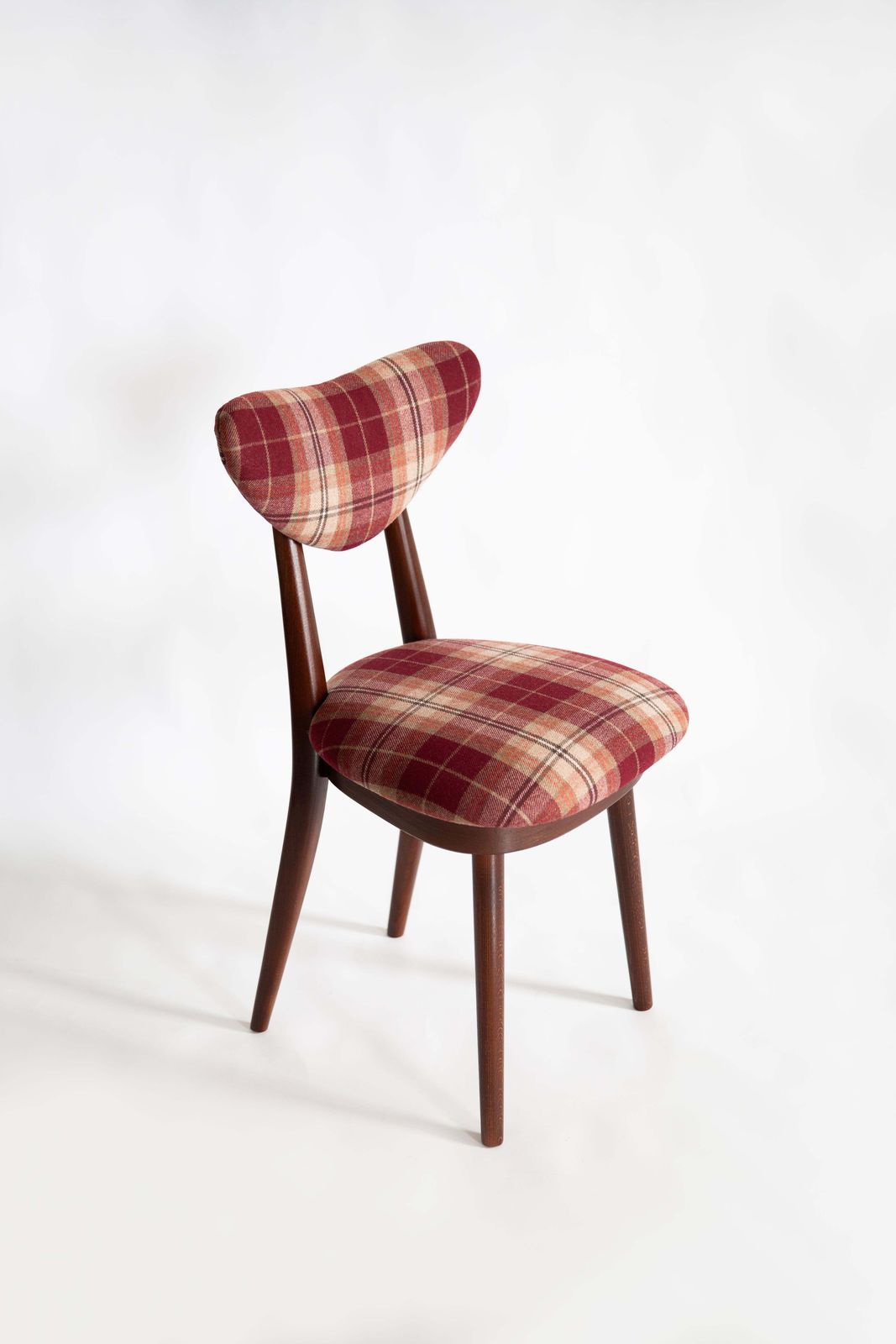 photo for sale Mid Century Klassieke Schotse Tartan Hartvormige Stoel, Rood/Wijnrood, Europa, Ca. Jaren 1960