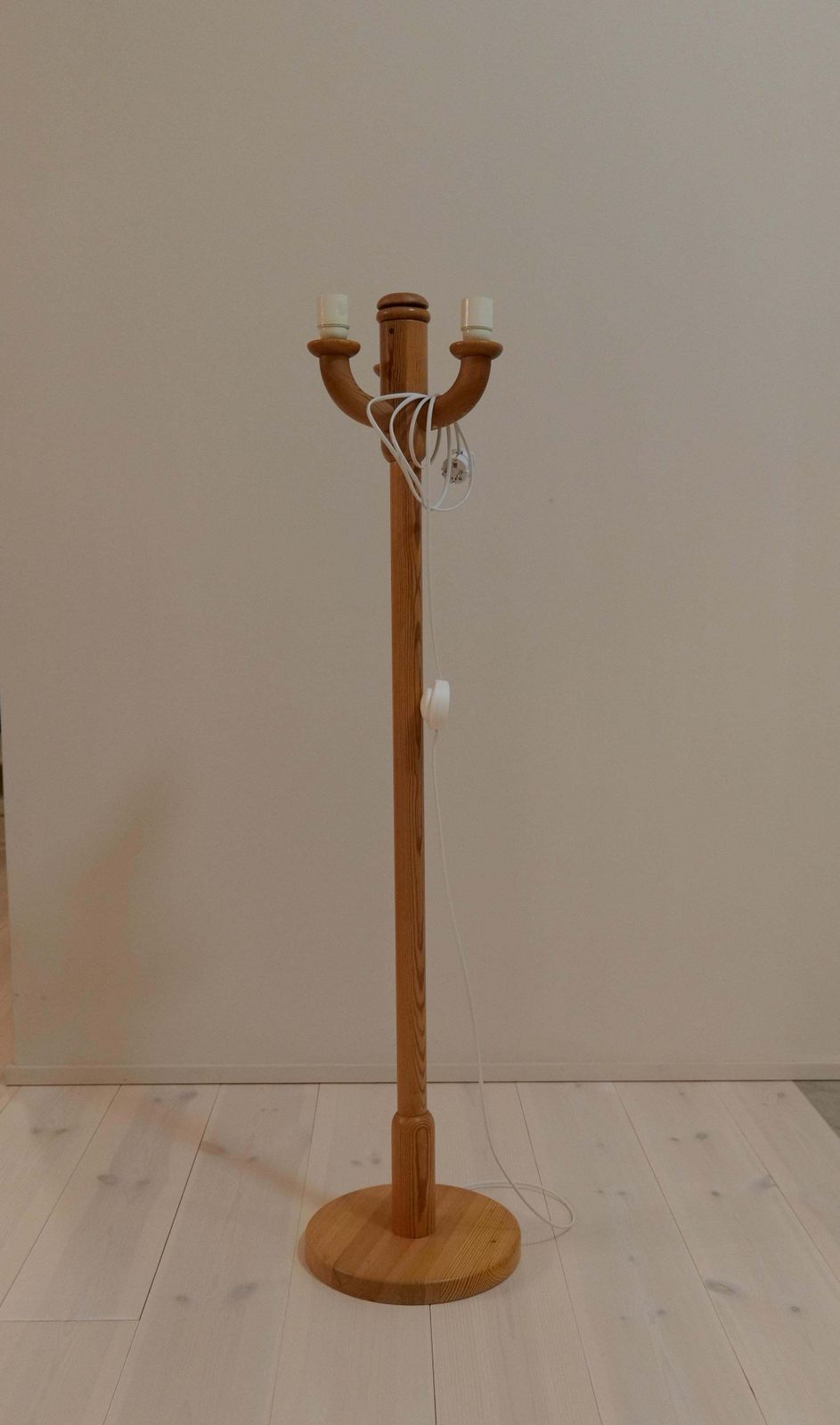 photo vinterior Scandinavian Modern Sculptural Floor Lamps Made In Pine, Sweden 1970s