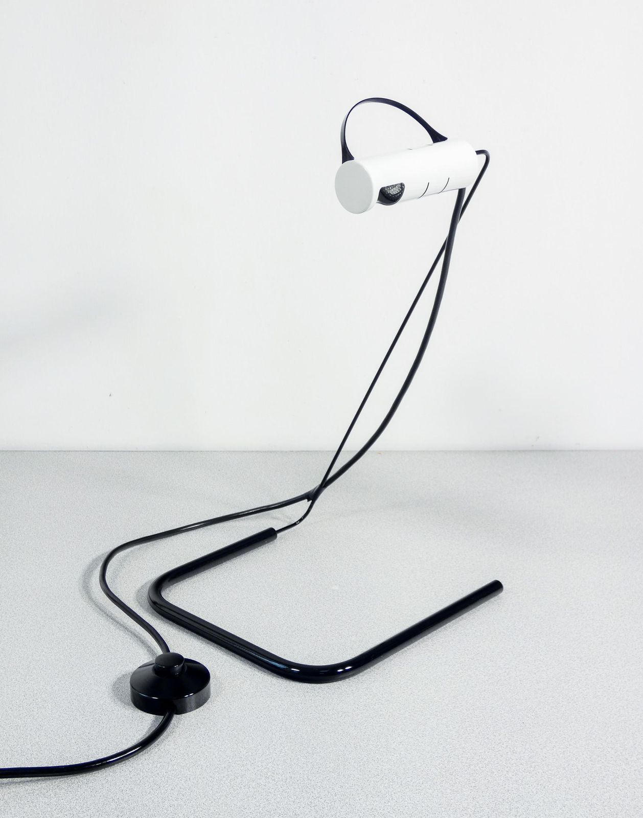 Coppia Di Lampade Slalom, Design Vico Magistretti Per Oluce. Italia, Anni 80 photo Lighting