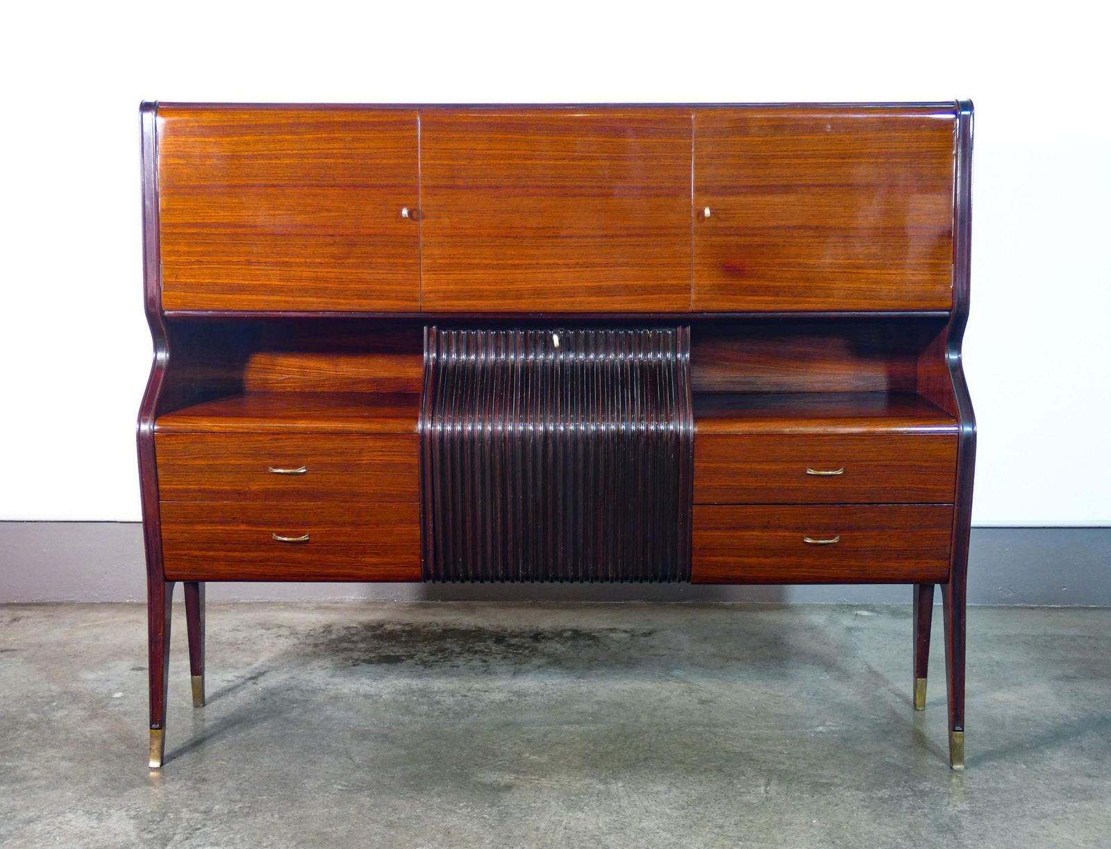 Credenza, Mobile Bar Sideboard, Design Osvaldo Borsani. Italia, Anni 50 photo for sale