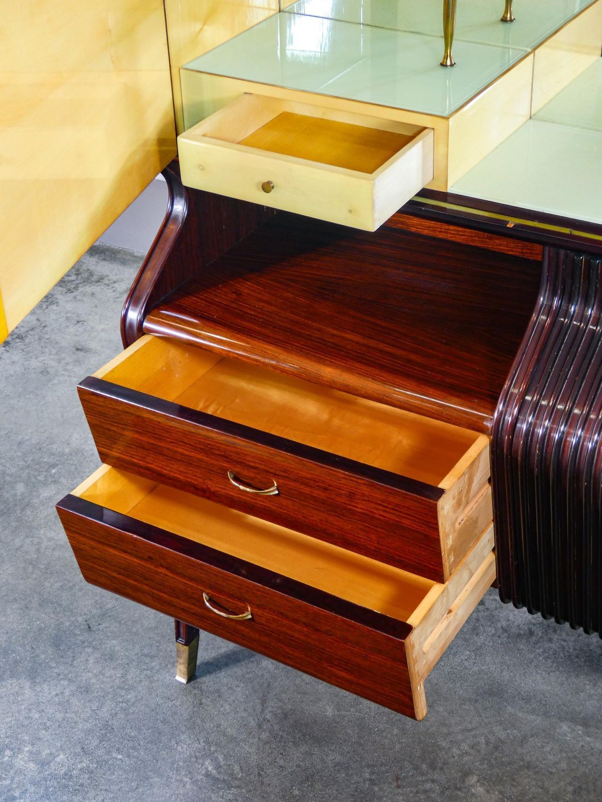 photo for sale Credenza, Mobile Bar Sideboard, Design Osvaldo Borsani. Italia, Anni 50