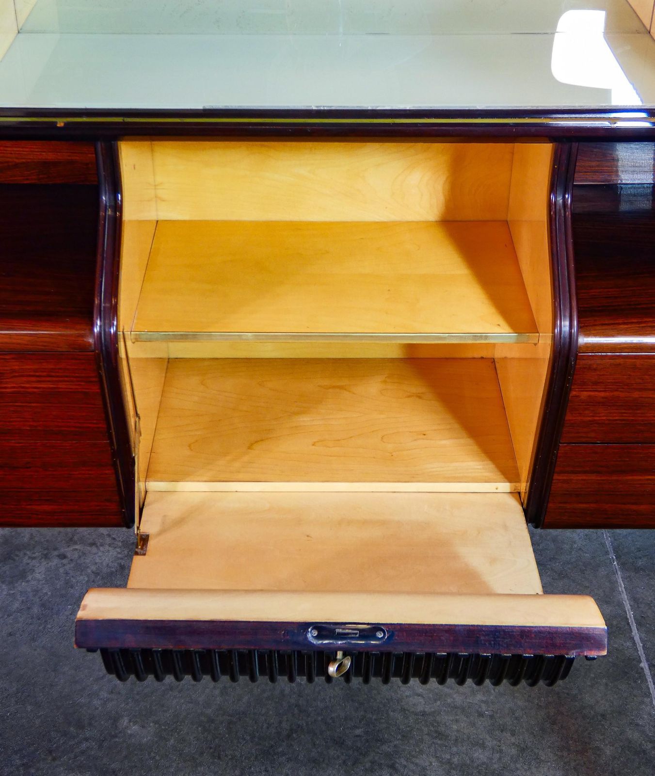 Furniture Credenza, Mobile Bar Sideboard, Design Osvaldo Borsani. Italia, Anni 50 photo