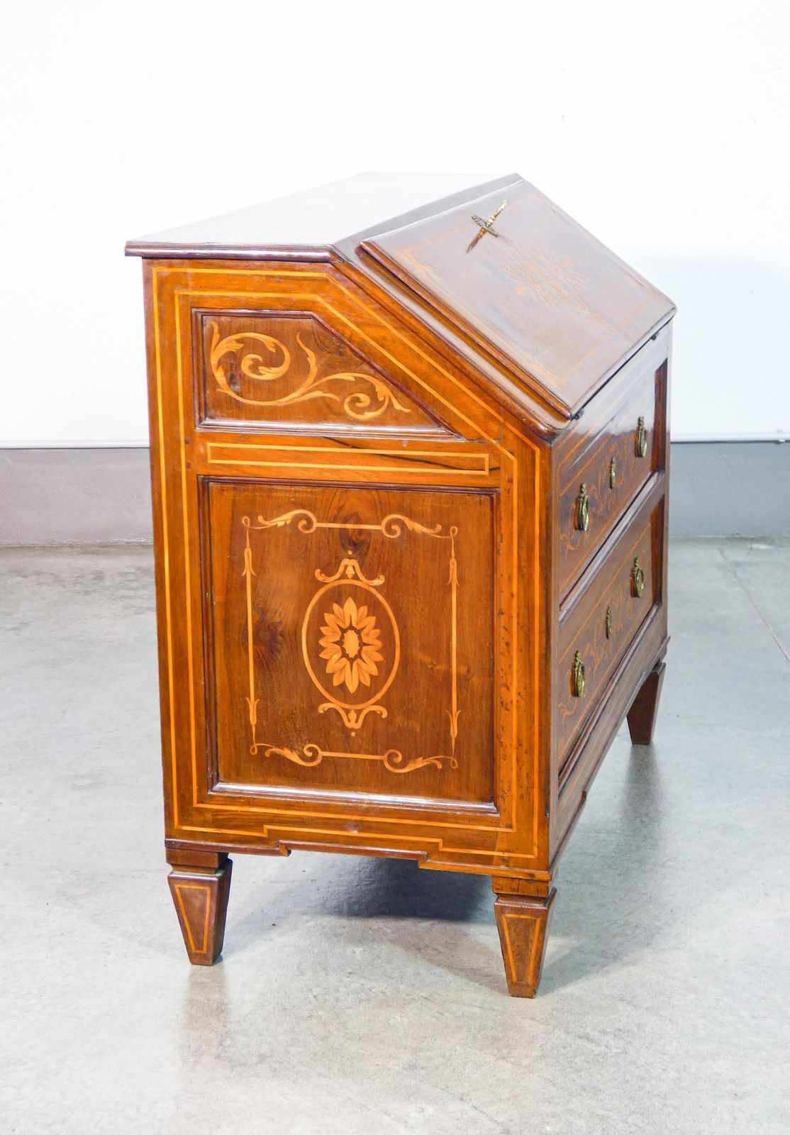 Furniture Ribalta Secretaire Luigi XVI In Legno Di Noce Intarsiato. Fine XVIII Sec. photo