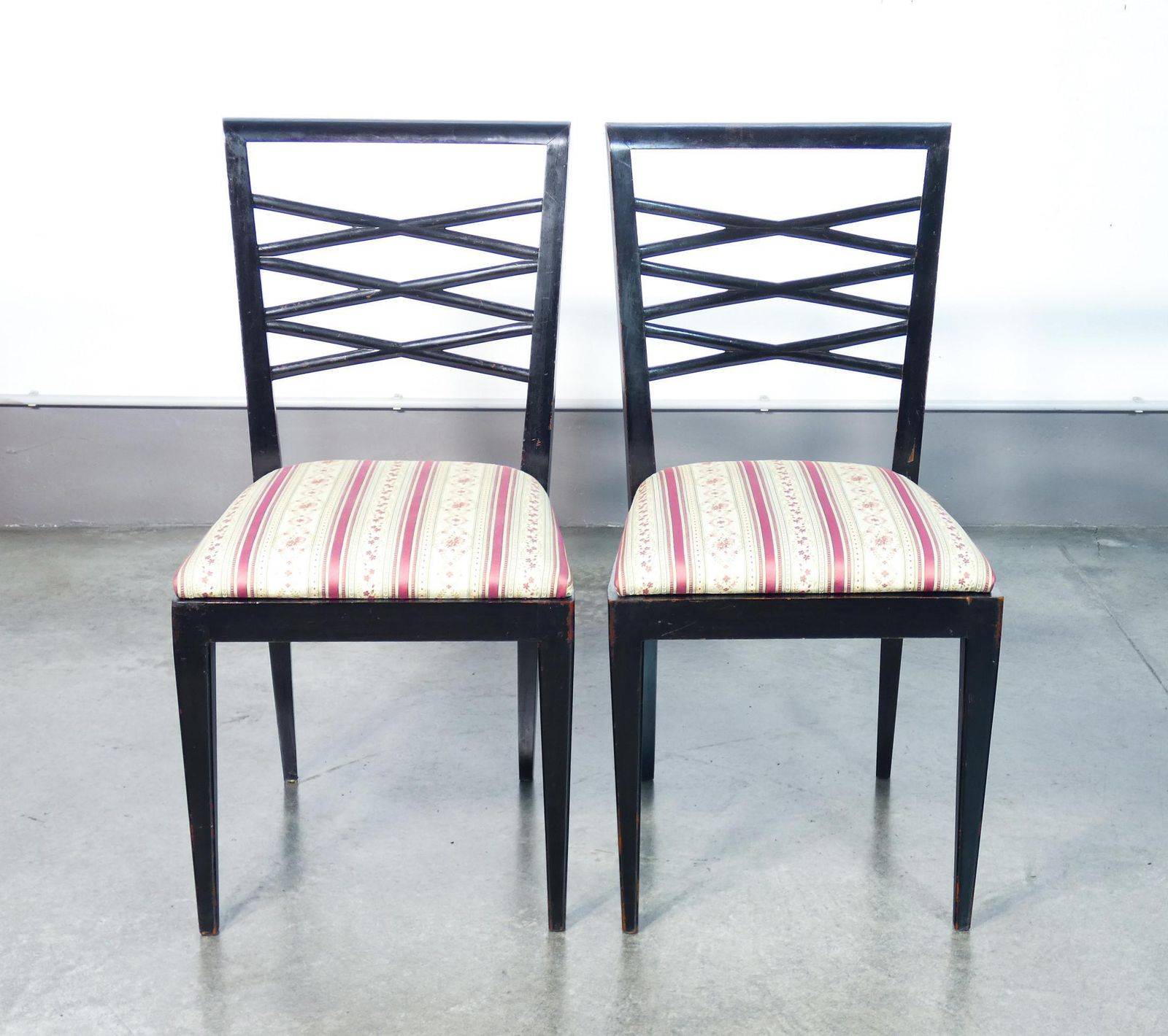 Set Di Quattro Sedie Di Design Italiano Degli Anni 40, In Legno Laccato Nero photo Furniture