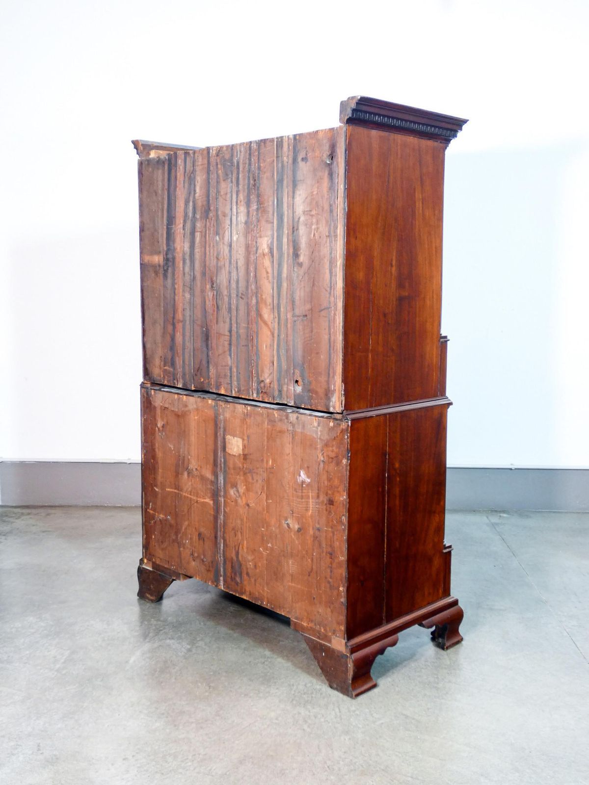 photo buy English Chest Of Drawers, Georgian Period, With Eight Drawers. England, Late 1700s