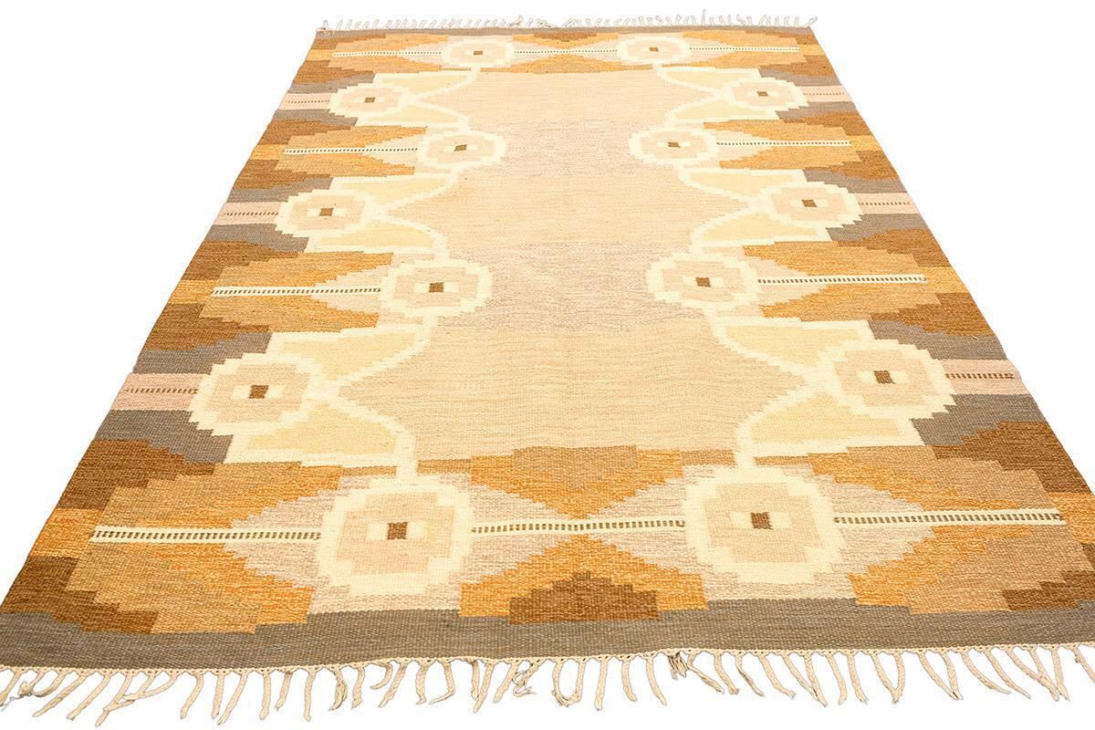 Scandinavian Rug Rollakan photo furniture
