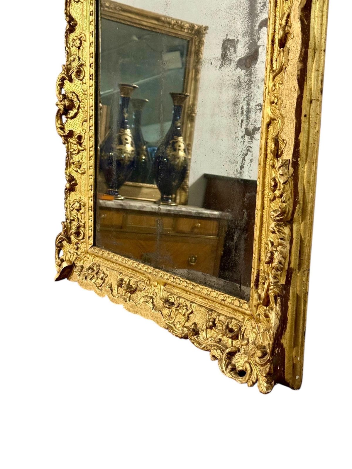 photo vinterior 18th Century French Louis XV Giltwood Mirror With Original Mercury Glass