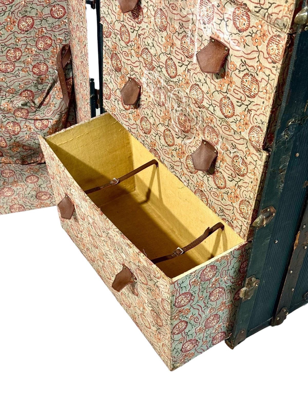 Furniture 19th Century French Travelling Trunk With Drawers And Hangers photo