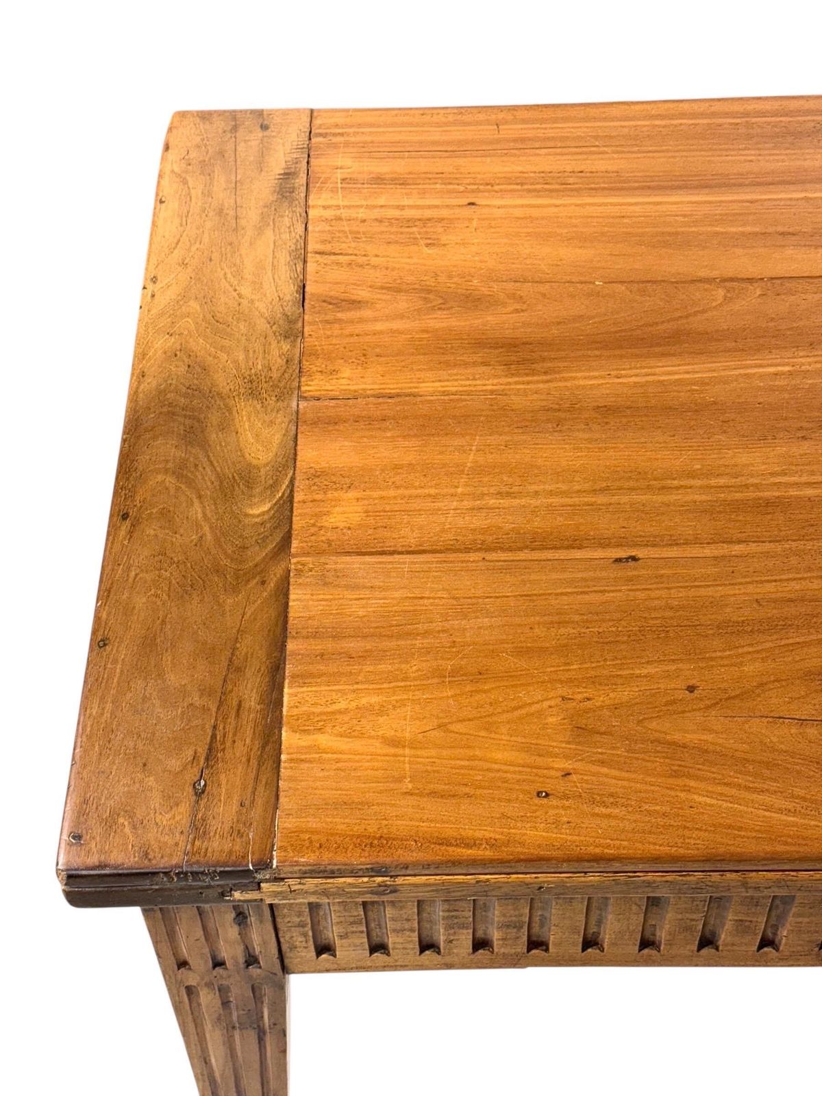 photo vinterior 18th Century Louis XVI Walnut Table With Fluted Carvings