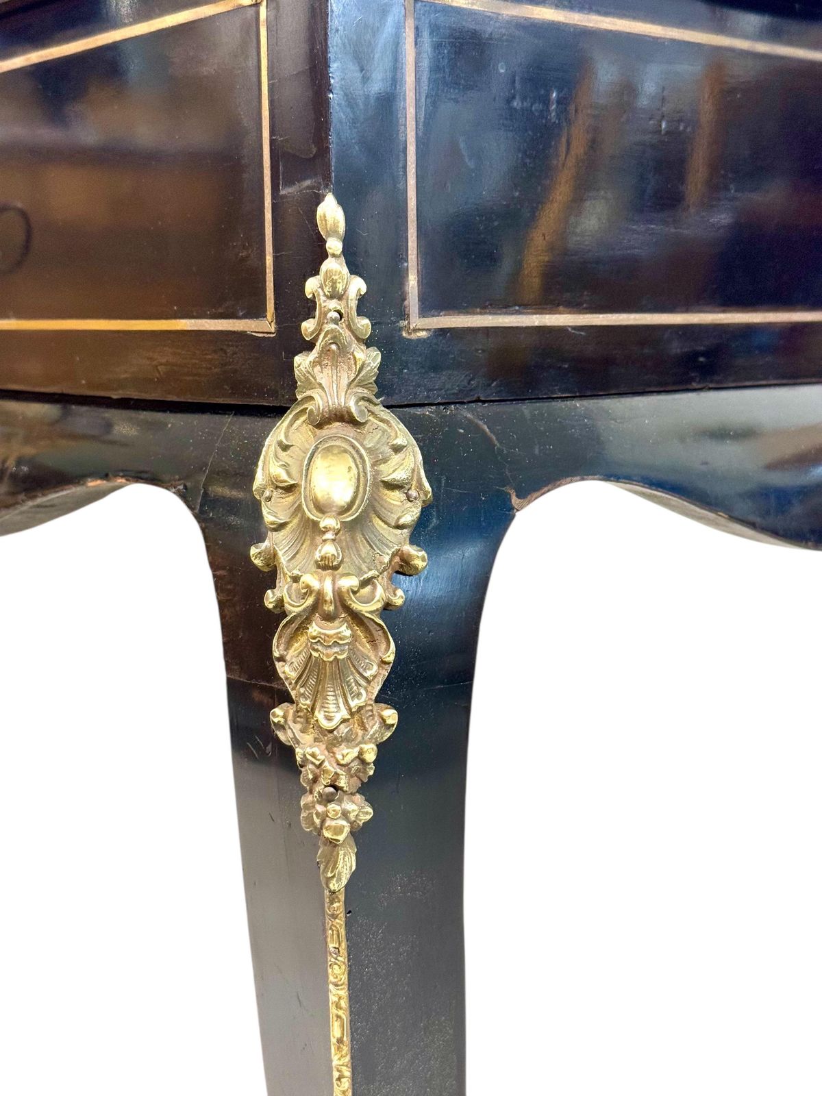 photo vintage 19th Century French Ebonized Vanity Table With Gilt Bronze Mounts