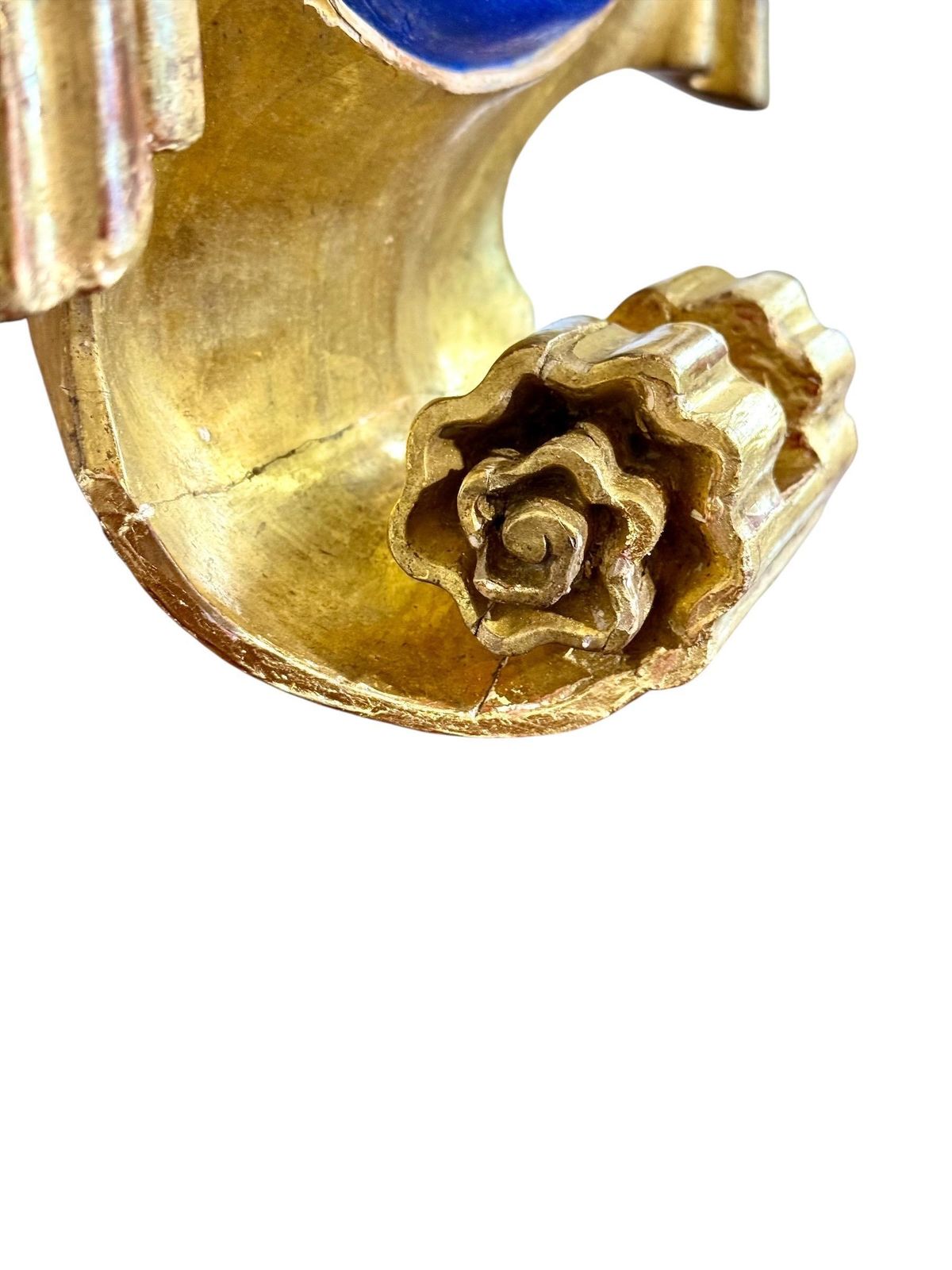 19th Century Giltwood Armorial Escutcheon With Painted Chevron And Roses photo buy