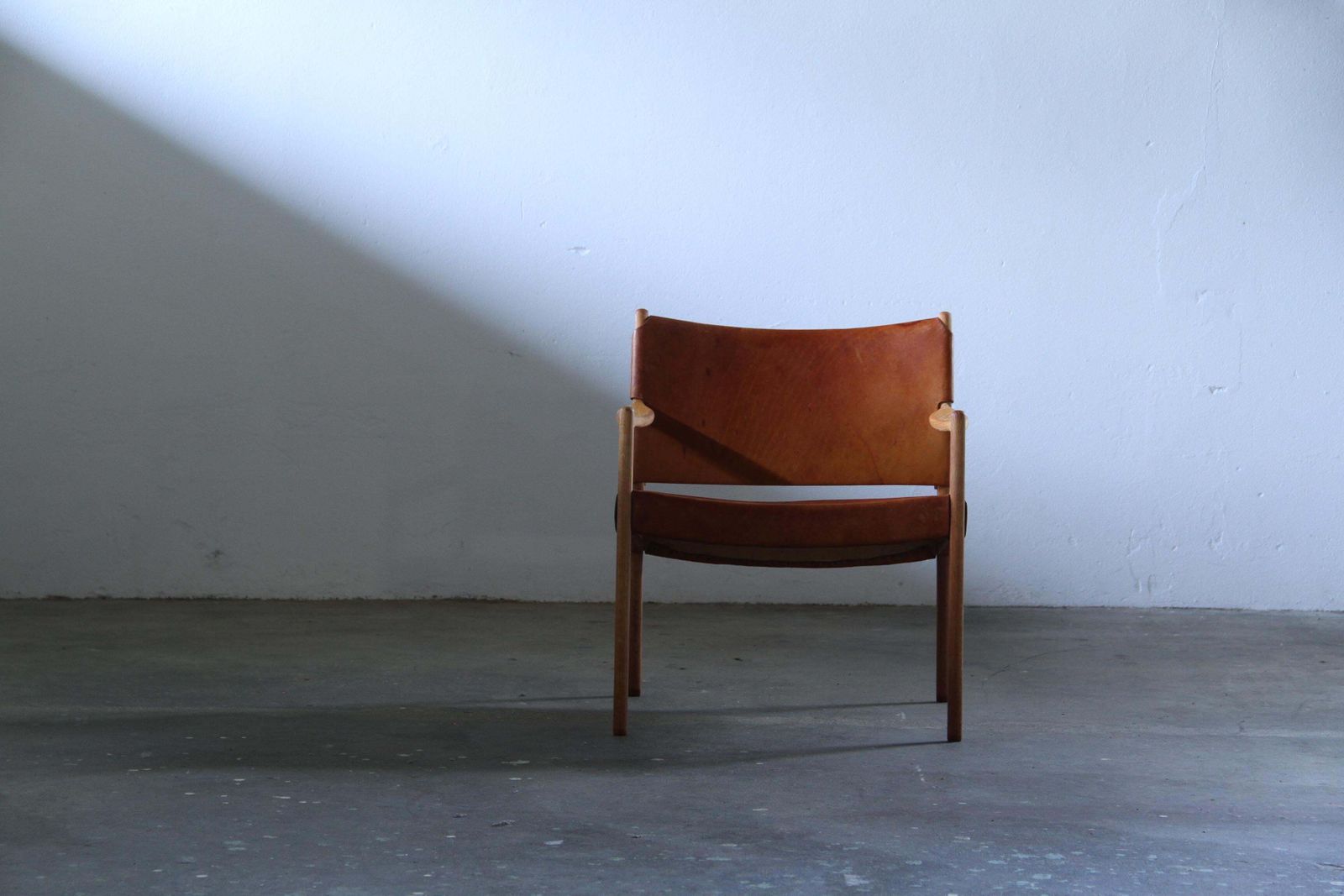 Furniture Pair Of Vintage Per Olof Scotte "Premier 69" Oak Armchairs In Cognac Leather photo