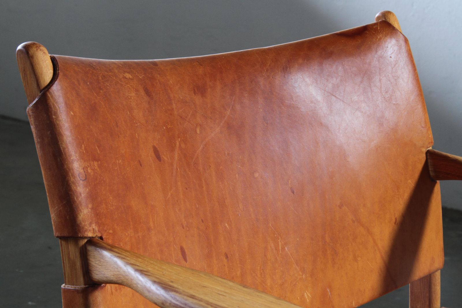 photo vintage Pair Of Vintage Per Olof Scotte "Premier 69" Oak Armchairs In Cognac Leather