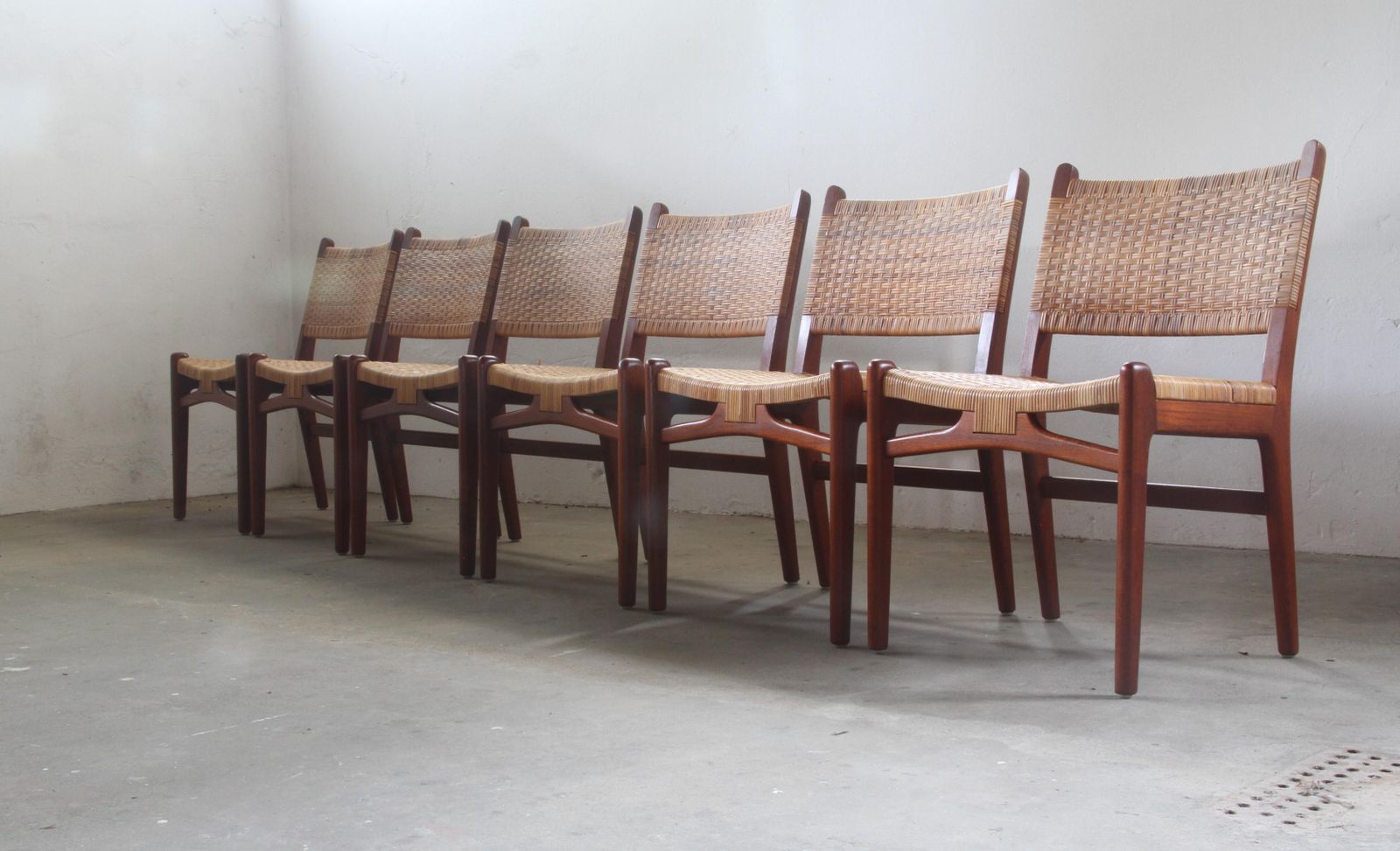 Hans J. Wegner Dining Chairs In Teak Model Ch 31 By Carl Hansen & Søn photo furniture