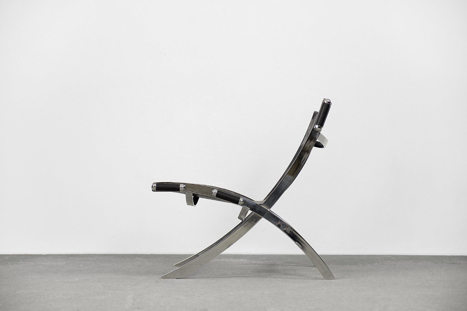 photo furniture Vintage Italian Minimalist Leather Chair, 1980s