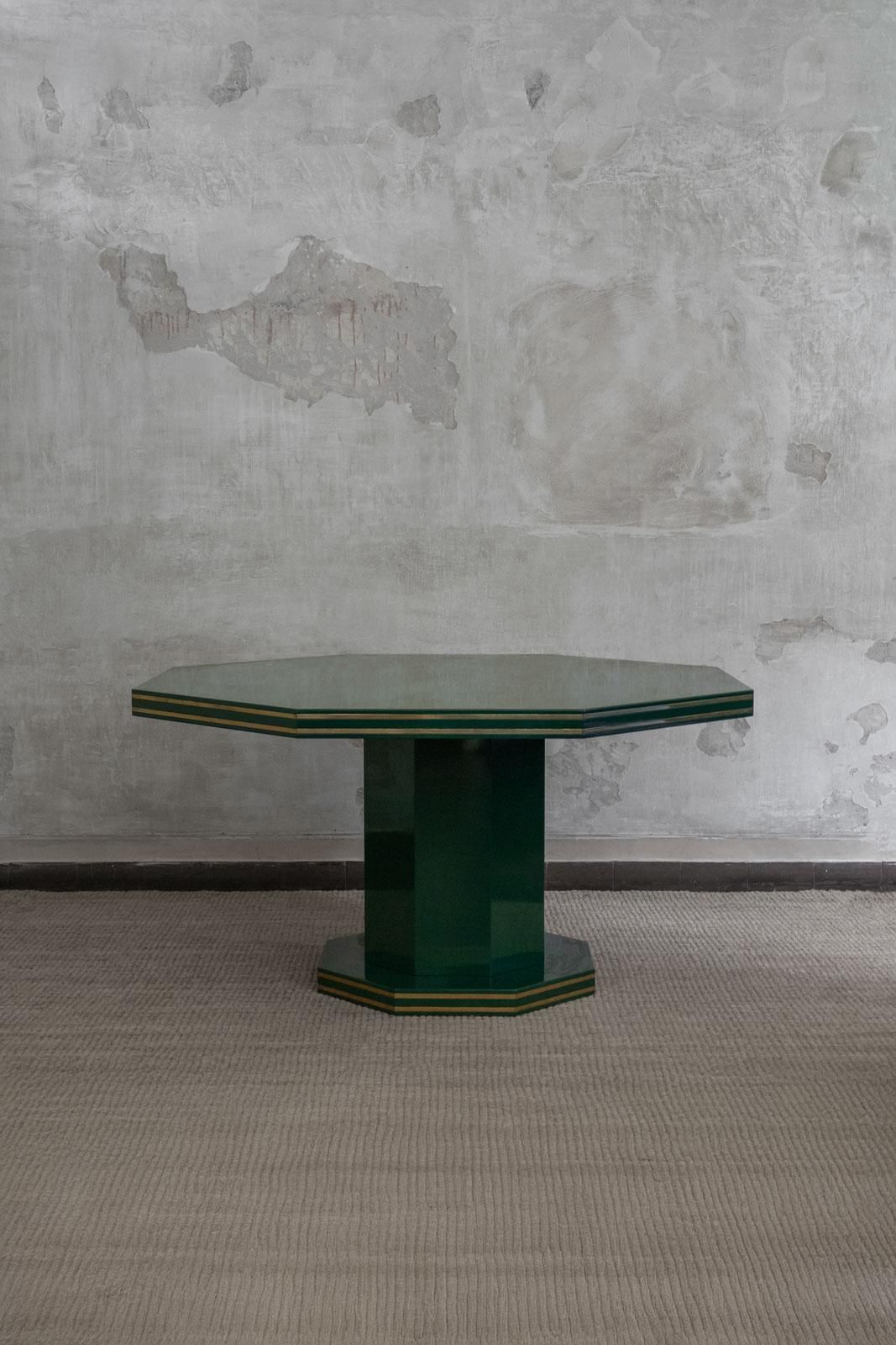 photo furniture 1970s Green Lacquered Wood Dining Set