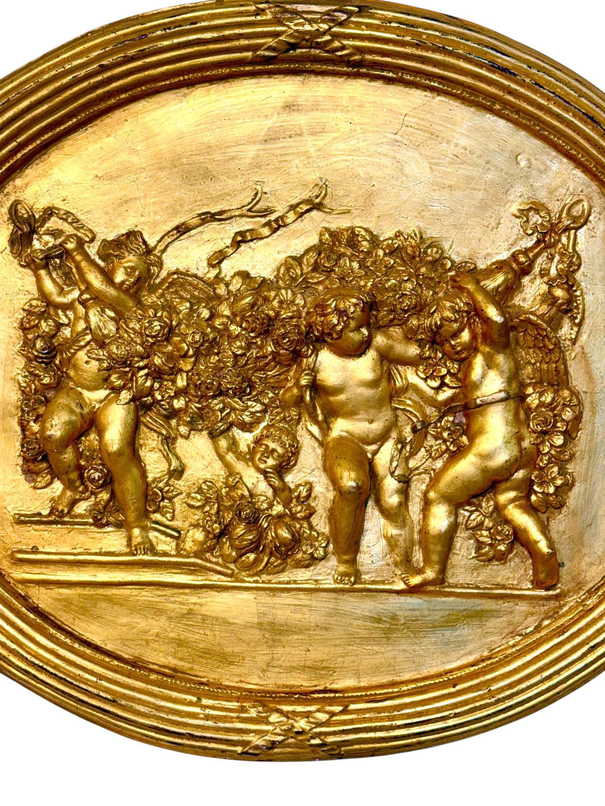 photo vintage 19th Century Gilded Plaster Oval Bas Relief With Putti And Garlands