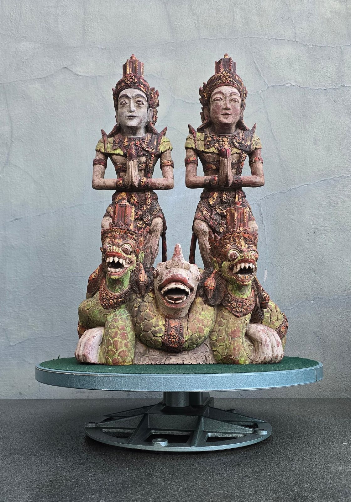 photo vintage Monumental Balinese Temple Sculpture, Late 18th–Early 19th Century