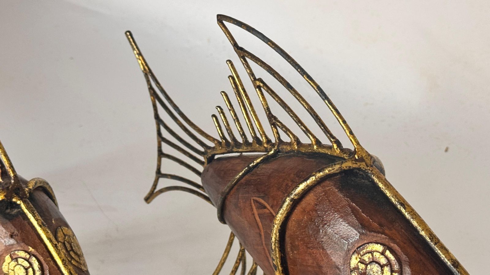 Pair Of 1970s French Fish Sculptures – Wood And Gilded Metal Mid Century Decor photo vintage