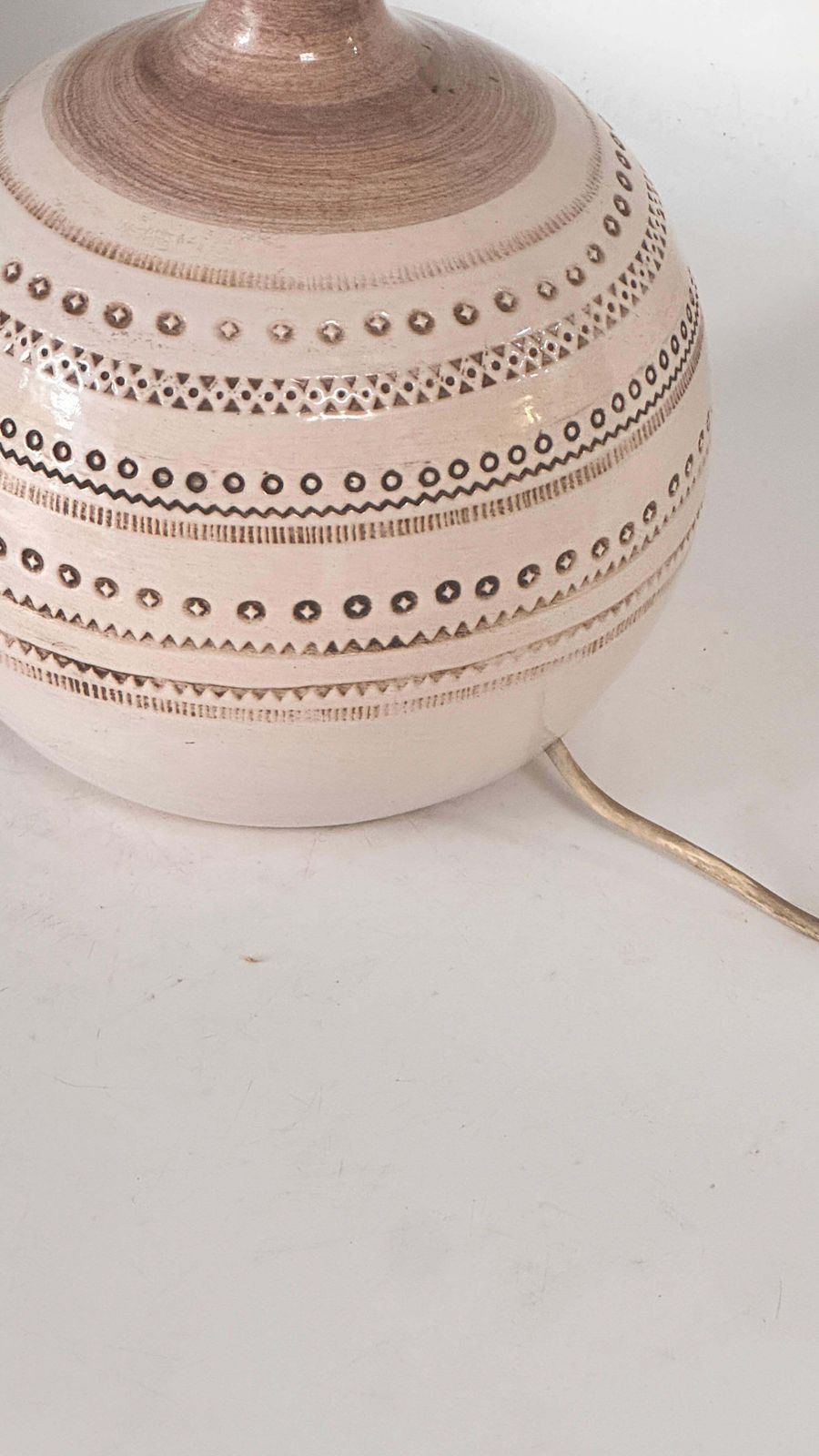 1970s French Ceramic Table Lamp – Beige Geometric Relief Design, Jean Besnard photo vintage