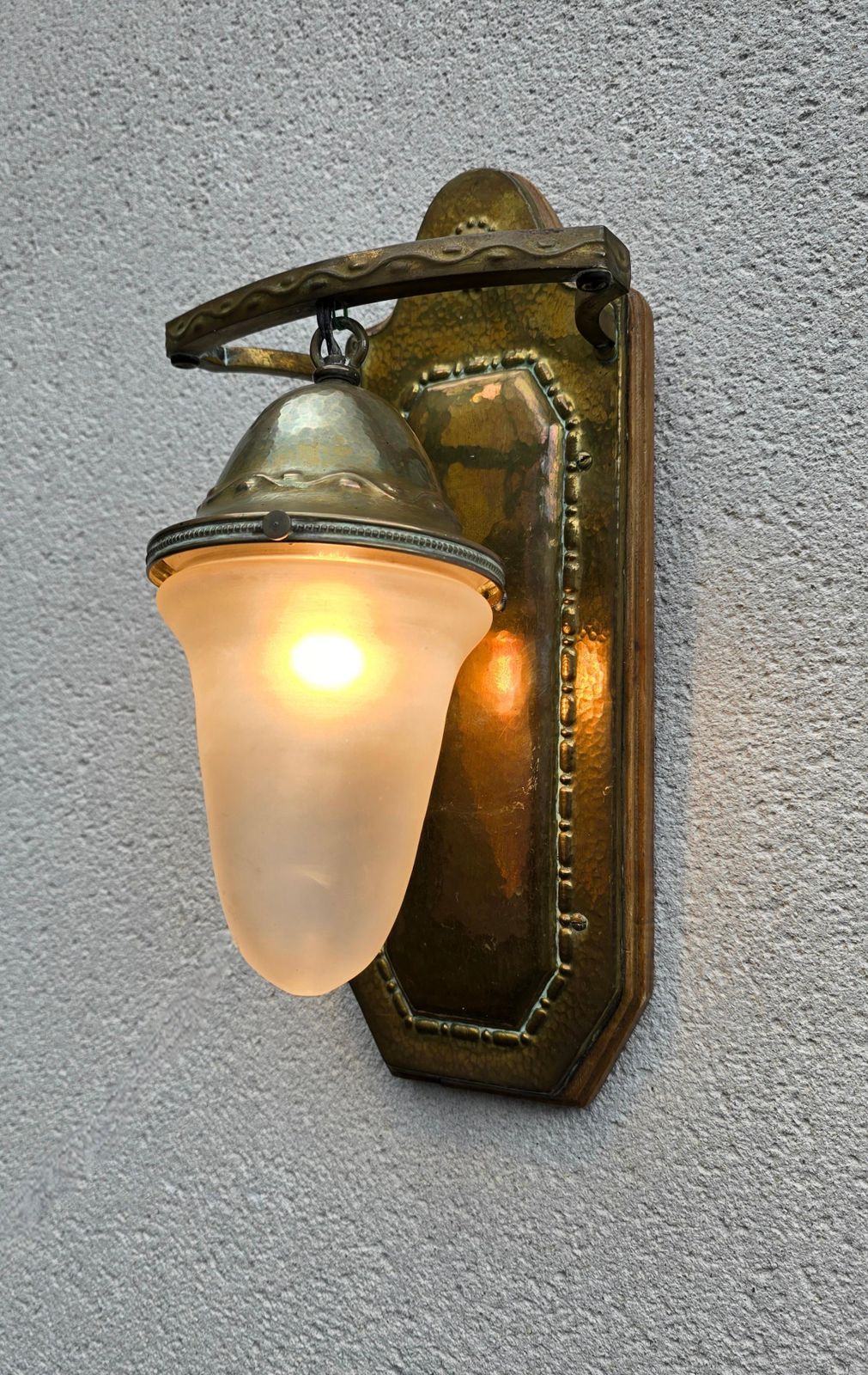 Arts & Crafts Hammered Brass And Frosted Glass Wall Sconce, England/France photo vintage