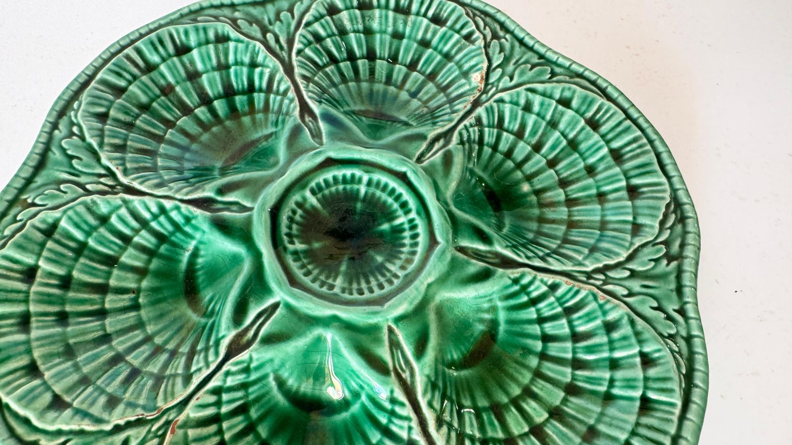 photo furniture Set Of 2 French Green Majolica Plates – Sarreguemines Manufacture – 20th Century