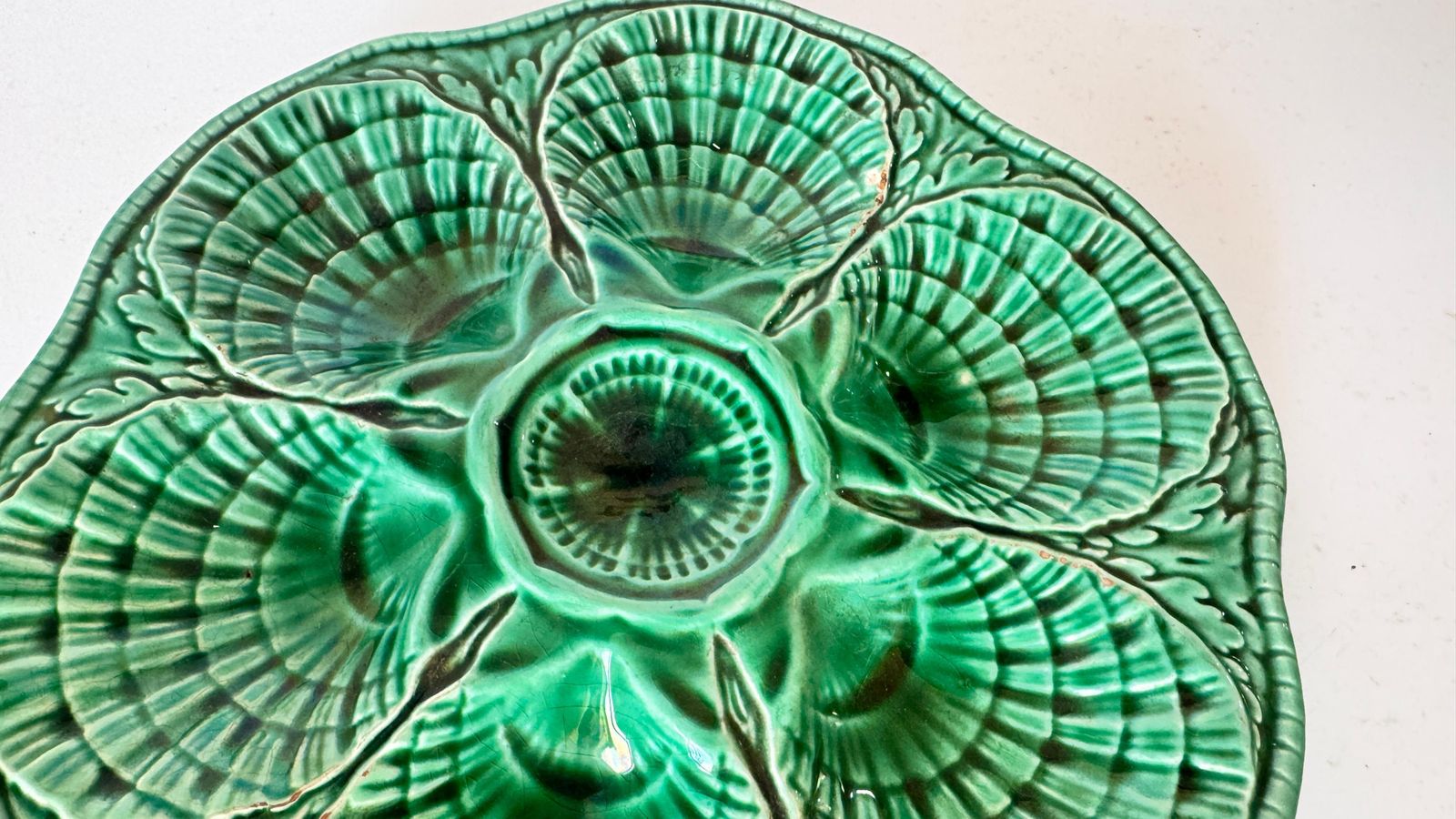 photo for sale Set Of 2 French Green Majolica Plates – Sarreguemines Manufacture – 20th Century