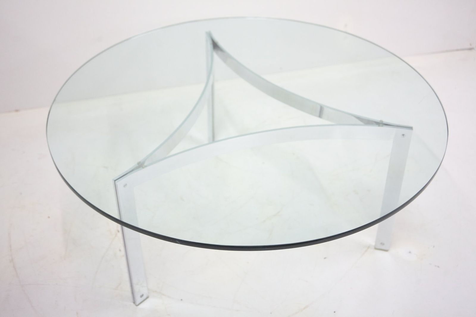 Italiaanse Ronde Salontafel Van Chroom En Glas, Jaren 1980 photo for sale