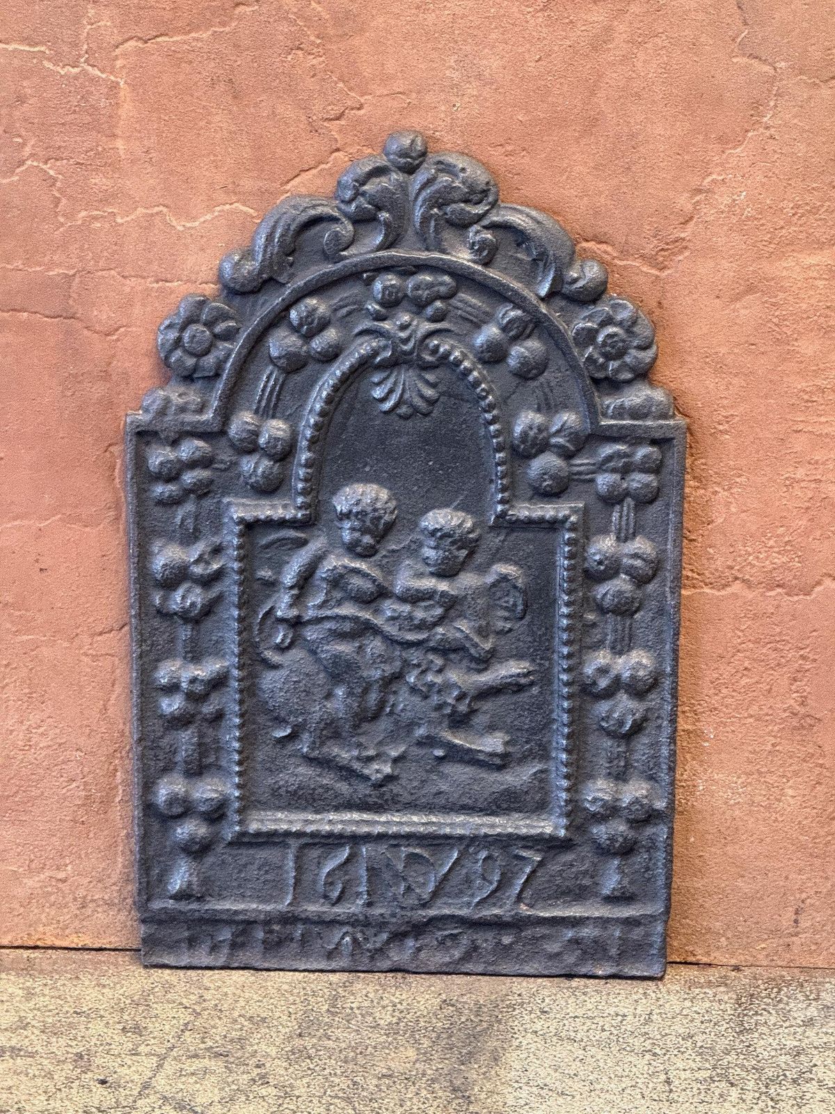 17th Century Dutch Louis XIV 'Cupids' Fireback photo for sale