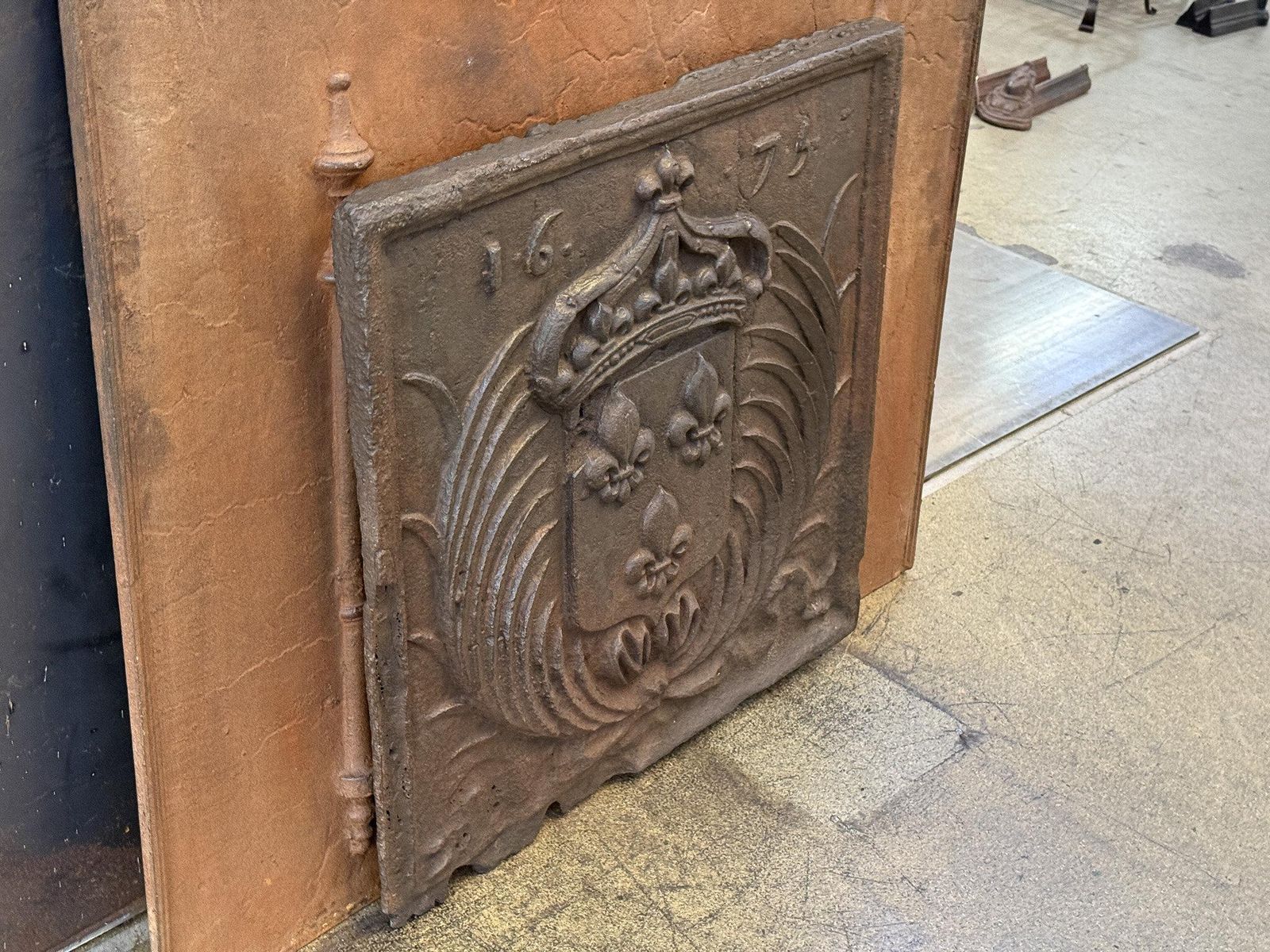 French Louis XIV 'Arms Of France' Fireback / Backsplash, 17th Century photo vinterior