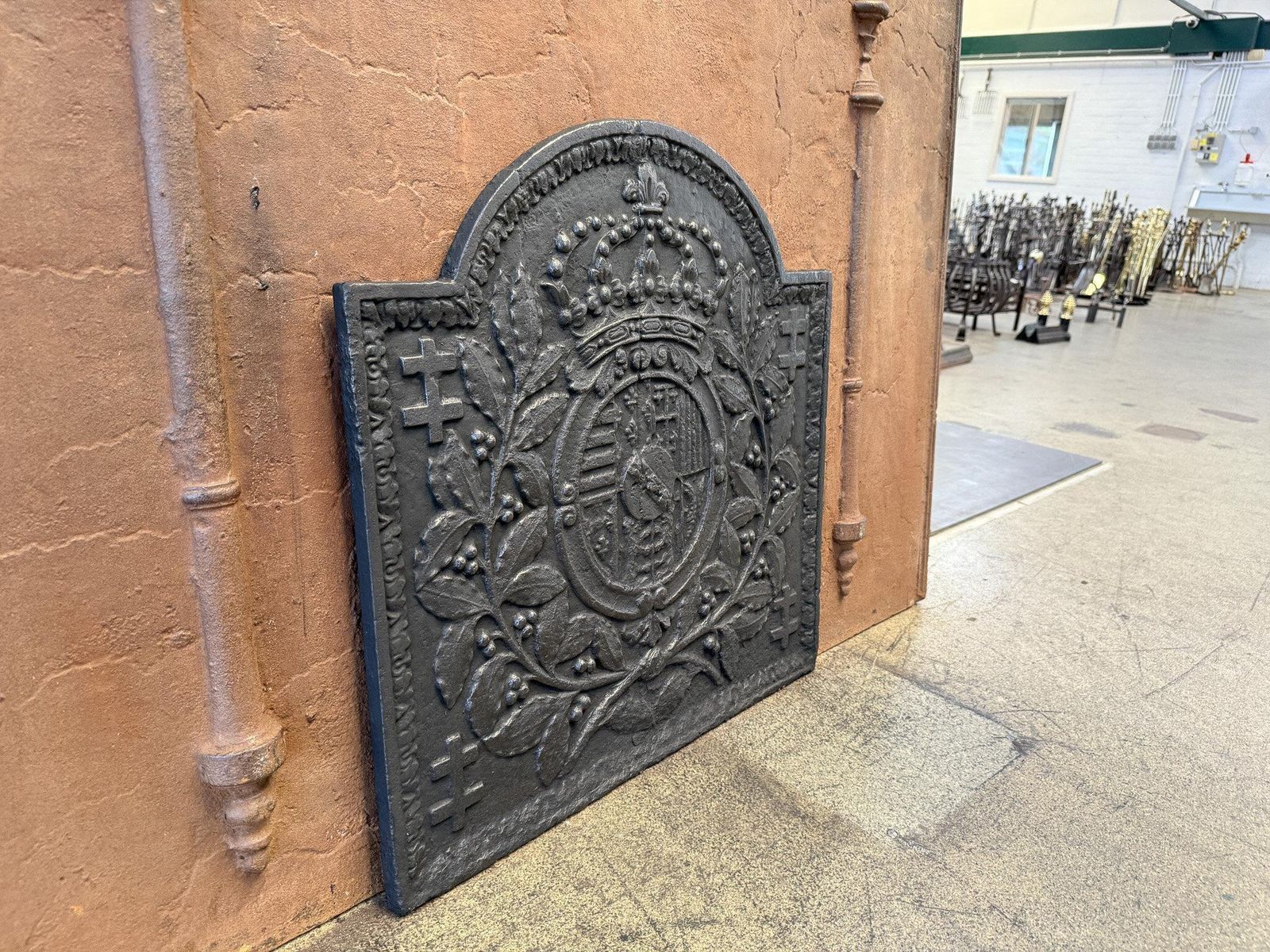 photo vinterior French 'Arms Of Lorraine' Fireback, Louis XV Period