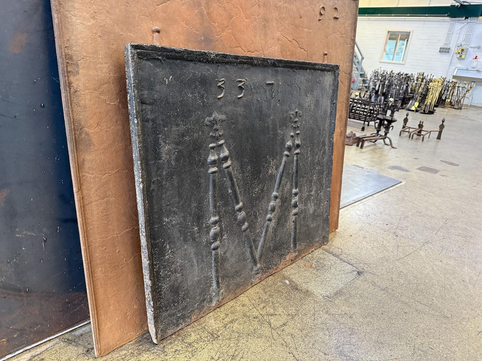 879.0 18th C French Fireback / Backsplash With Pillars And Fleurs De Lys, Dated 1733 photo