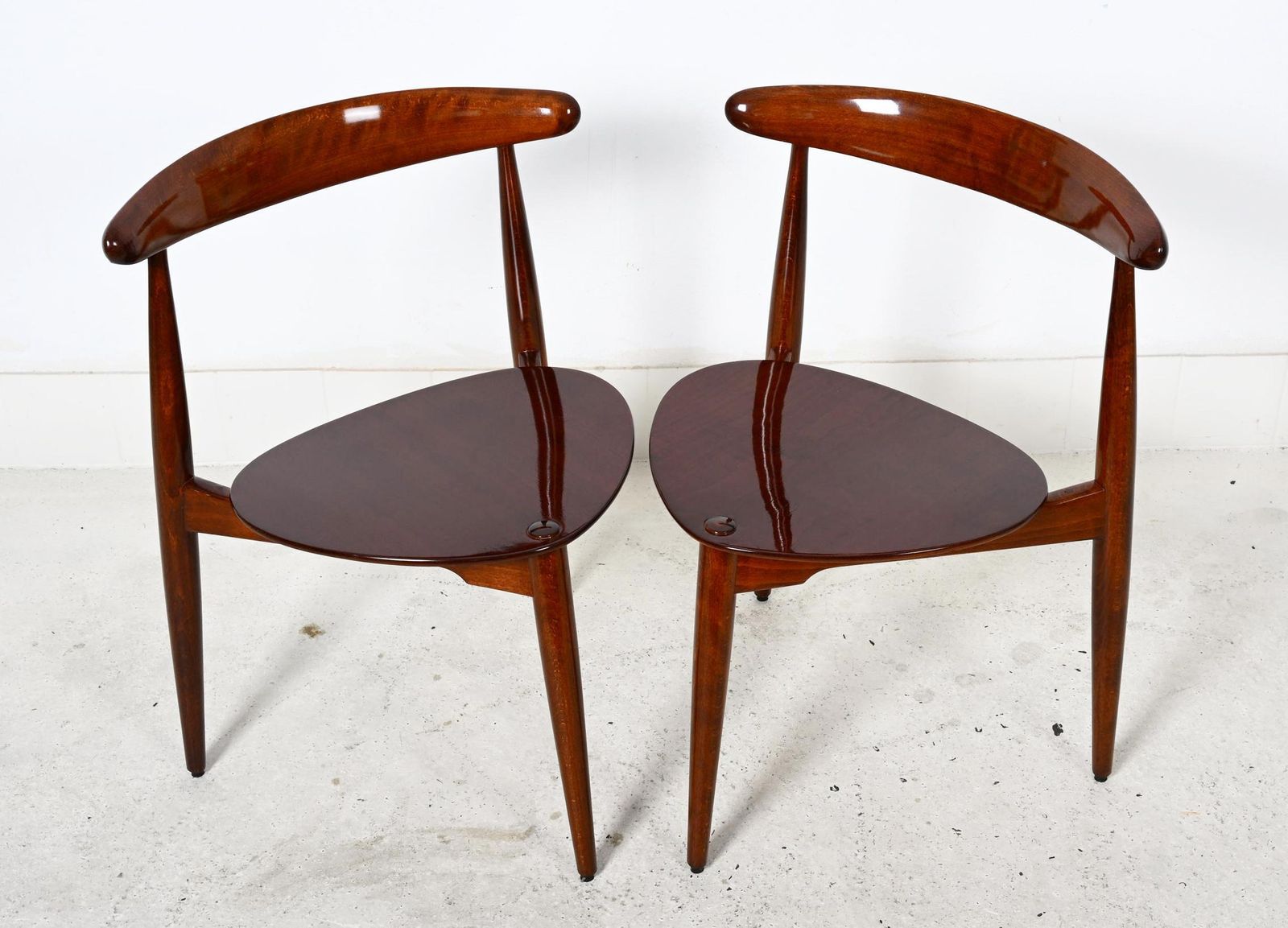 photo for sale Paar Hans J. Wegner Stoelen Fh 4103 Heart Chair