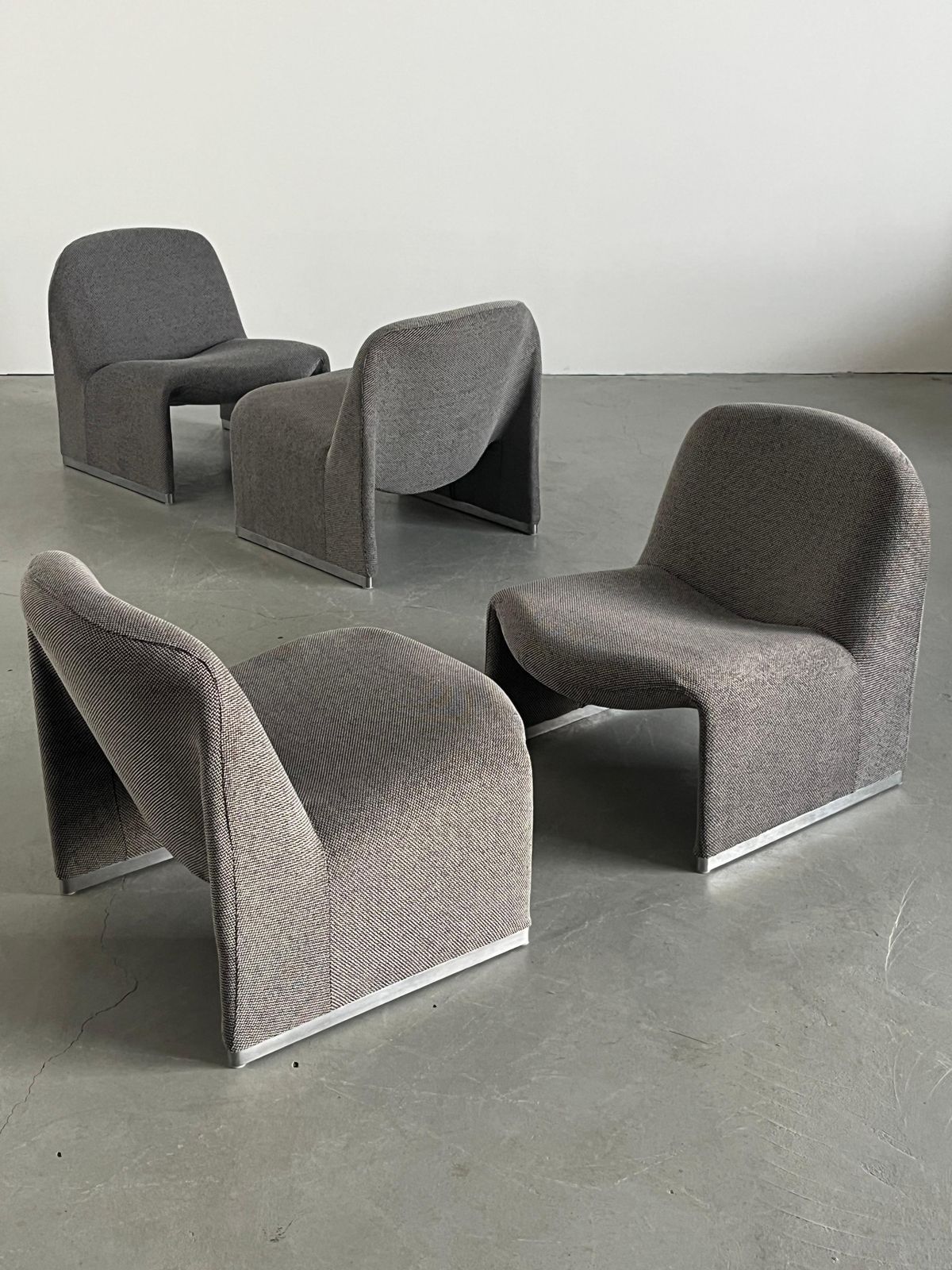 1 Of 4 Vintage Gray ‘Alky’ Chairs By Giancarlo Piretti For Anonima Castelli, 70s photo Furniture