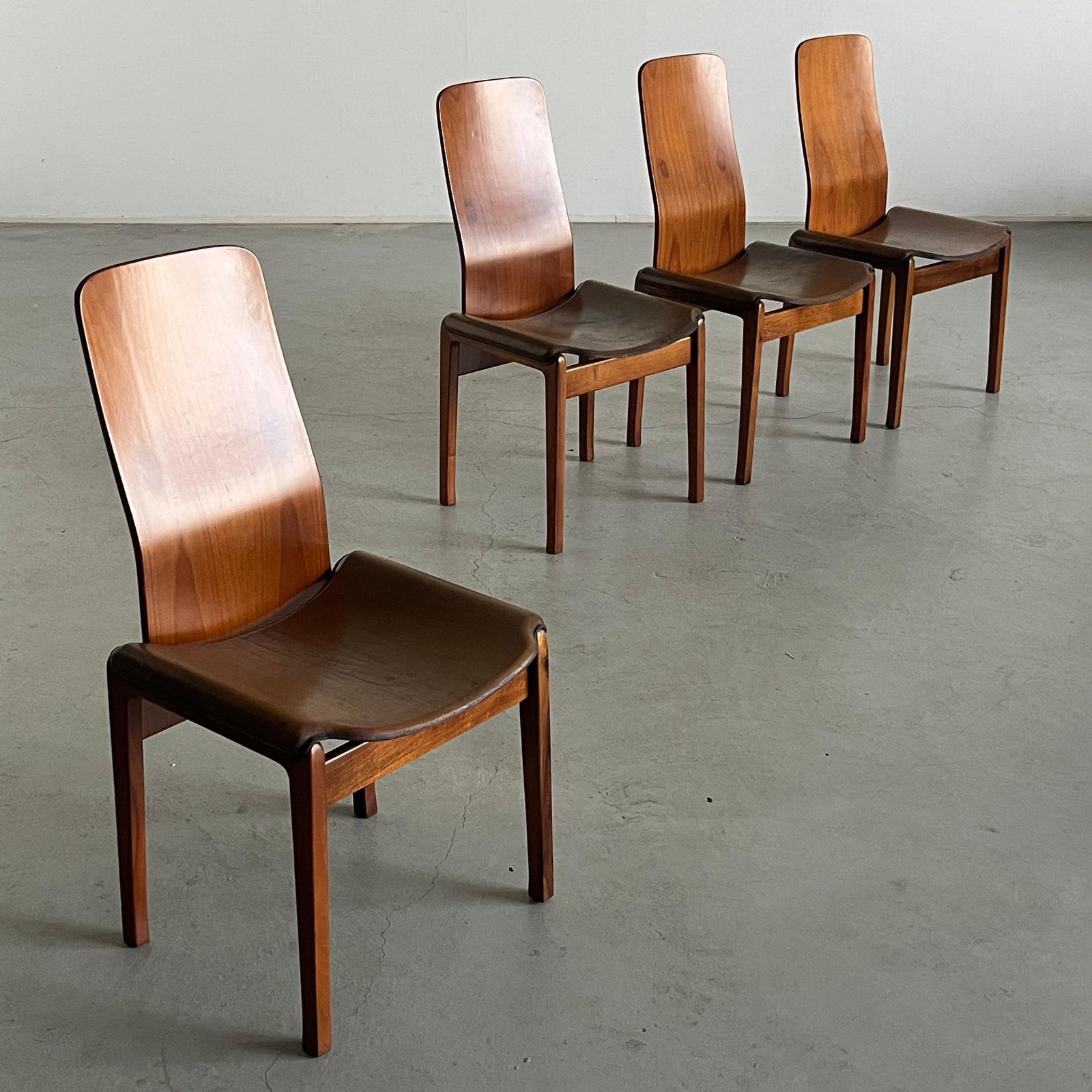 Set Of 4 Vintage 'Fiorenza' Dining Chairs By Tito Agnoli For Molteni, 1968 Italy photo for sale