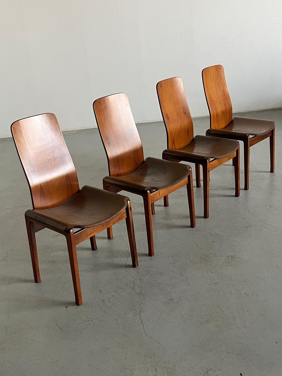 Set Of 4 Vintage 'Fiorenza' Dining Chairs By Tito Agnoli For Molteni, 1968 Italy photo Furniture