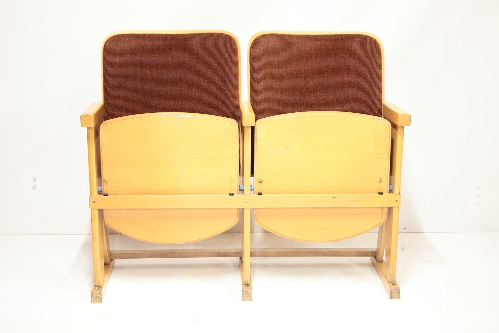 Mid Century Bioscoopbank Van Ton, Jaren 1970