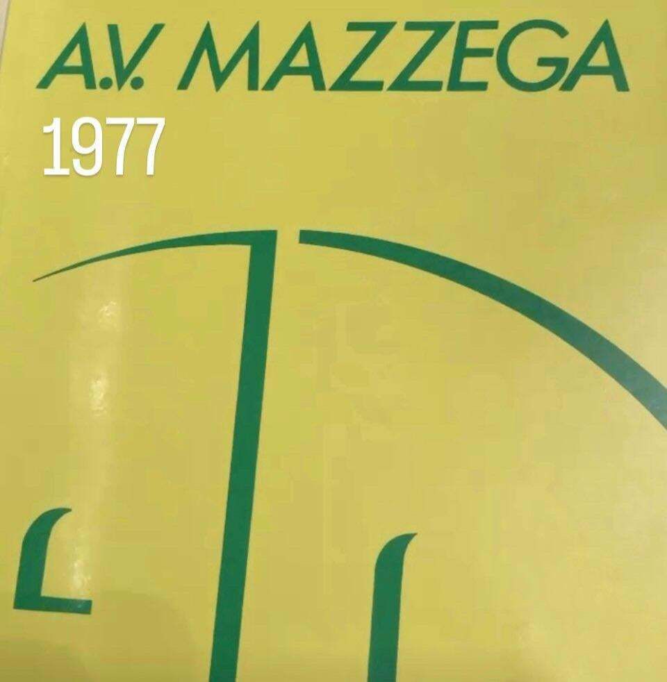 Pair Of Italian Yellow Murano Wall Sconces By Carlo Nason For Mazzega, 1970s photo vinterior