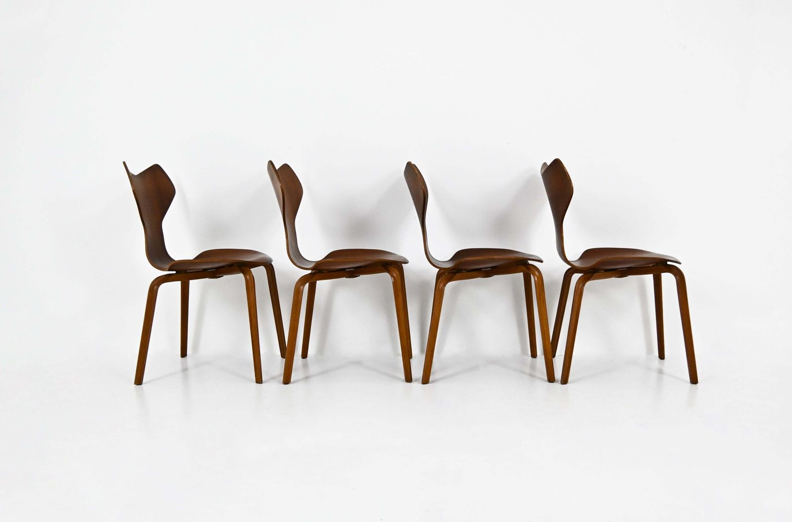 Dining Set By Arne Jacobsen For Fritz Hansen, 1950s photo vinterior