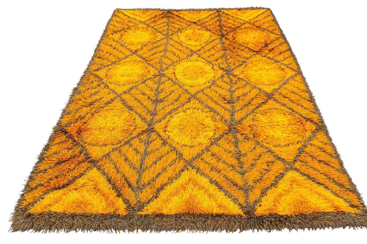 Rya Rug Golden Brown photo furniture