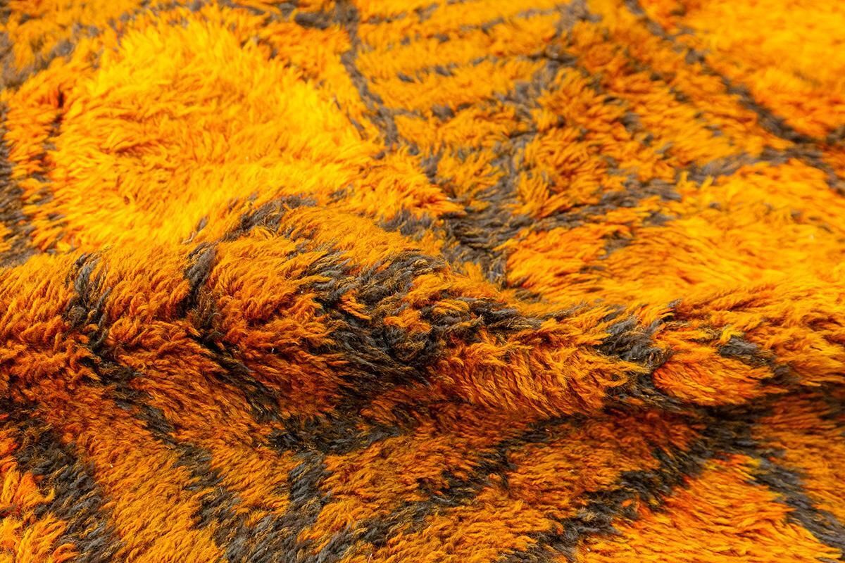 Rya Rug Golden Brown photo vinterior