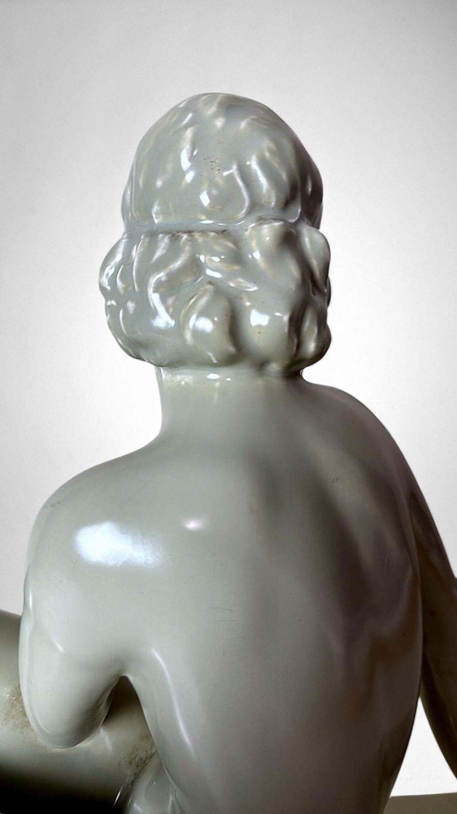 photo vintage Art Deco, Saint Clement Style Ceramic Figure Of A Young Woman