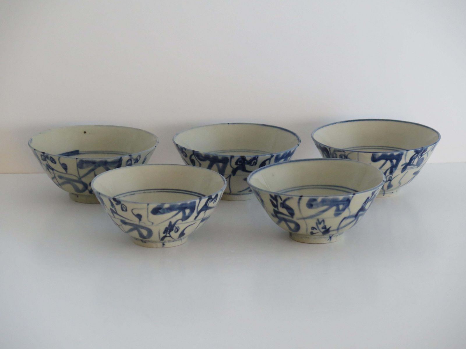 Set Of Five Chinese Porcelain Berry Bowls Blue And White Hand Painted, 20th C photo furniture