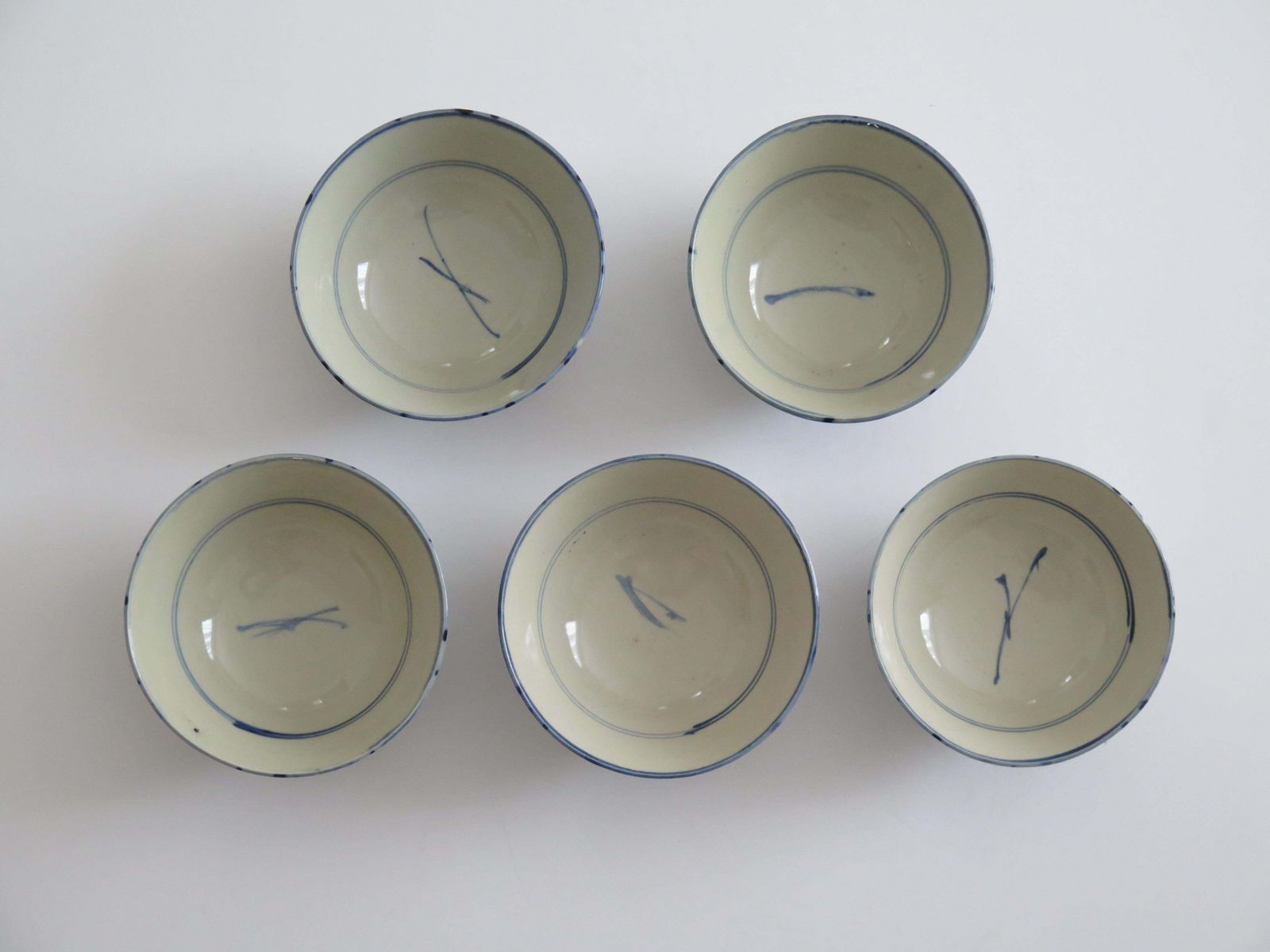 475.0 Set Of Five Chinese Porcelain Berry Bowls Blue And White Hand Painted, 20th C photo