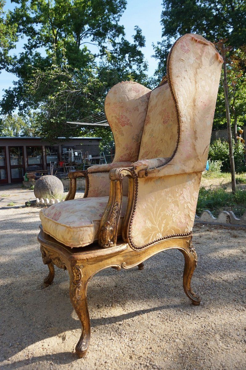 photo furniture Early 18th Century Gilded Carved Oak Wooden Highback Armchair