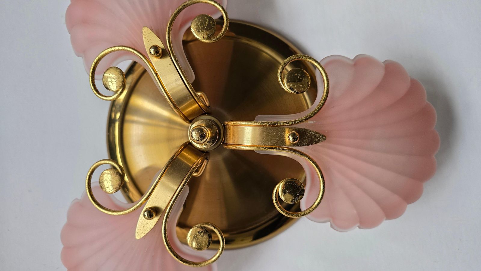 photo vinterior Rare Italian Mid Century Ceiling Light With Pink Shell Glass Shades And Gilt