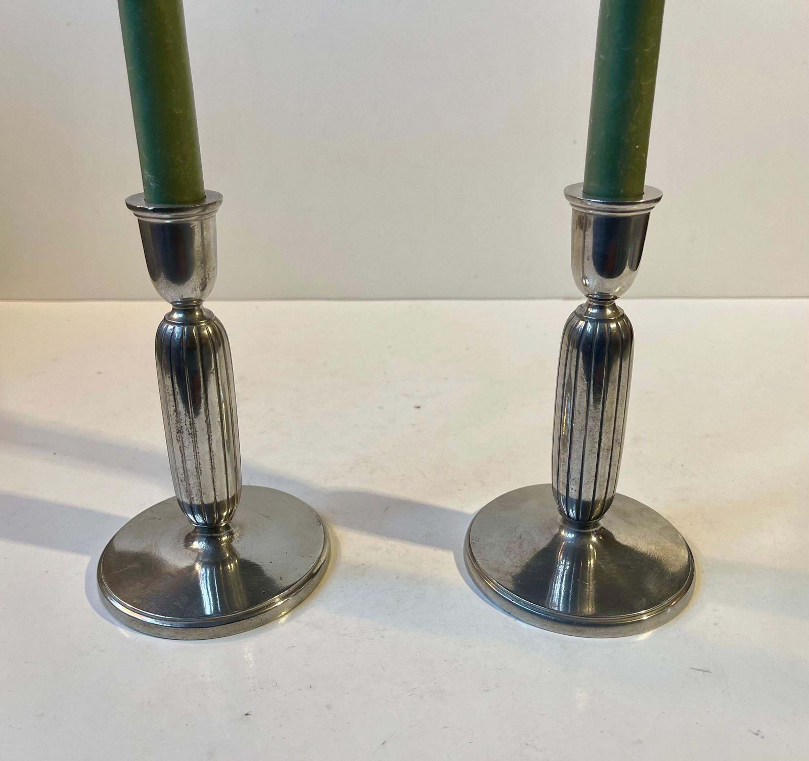 Just Andersen   A Pair Of Art Deco Column Candlesticks In Pewter, 1930s photo vinterior