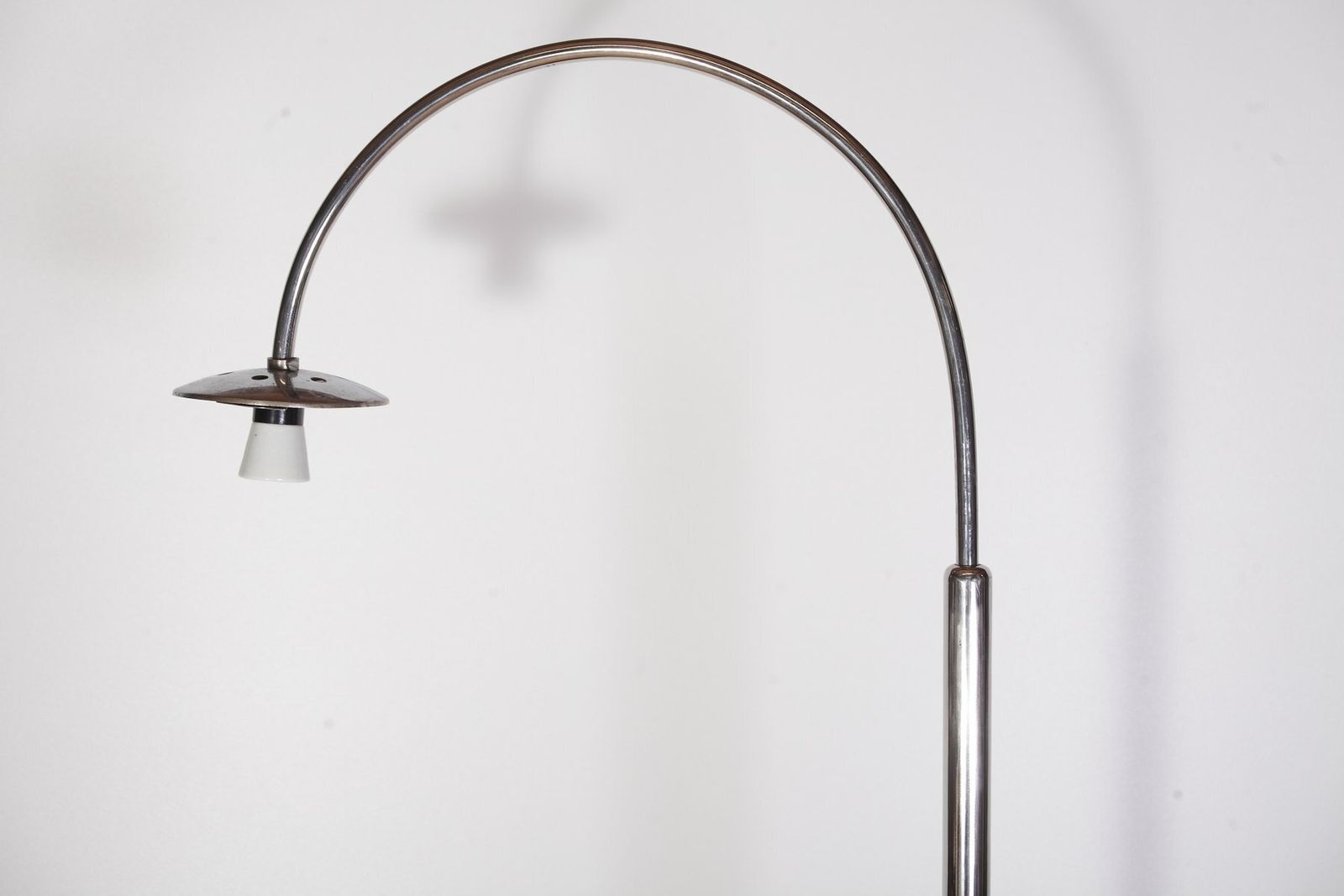 photo furniture Modernistische Chromen Vloerlamp, Voormalig Tsjecho Slowakije, Jaren 1940