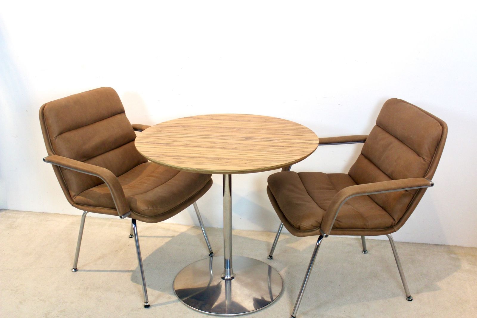 Pierre Paulin For Artifort, Circle Table With Zebrano Top photo for sale