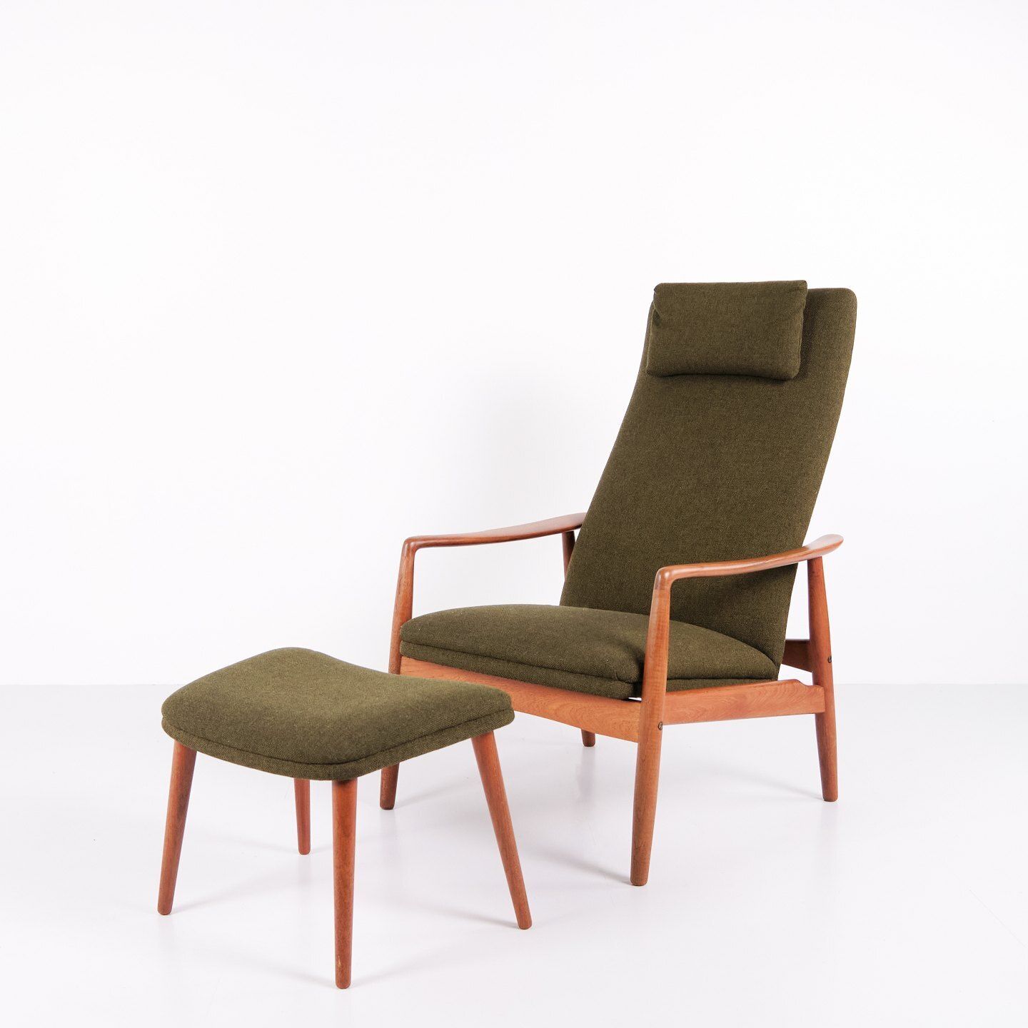 A Pair Of Lounge Chairs With Stool   Teak   Green Fabric   Alf Svensson   Fritz Hansen   1960s photo furniture